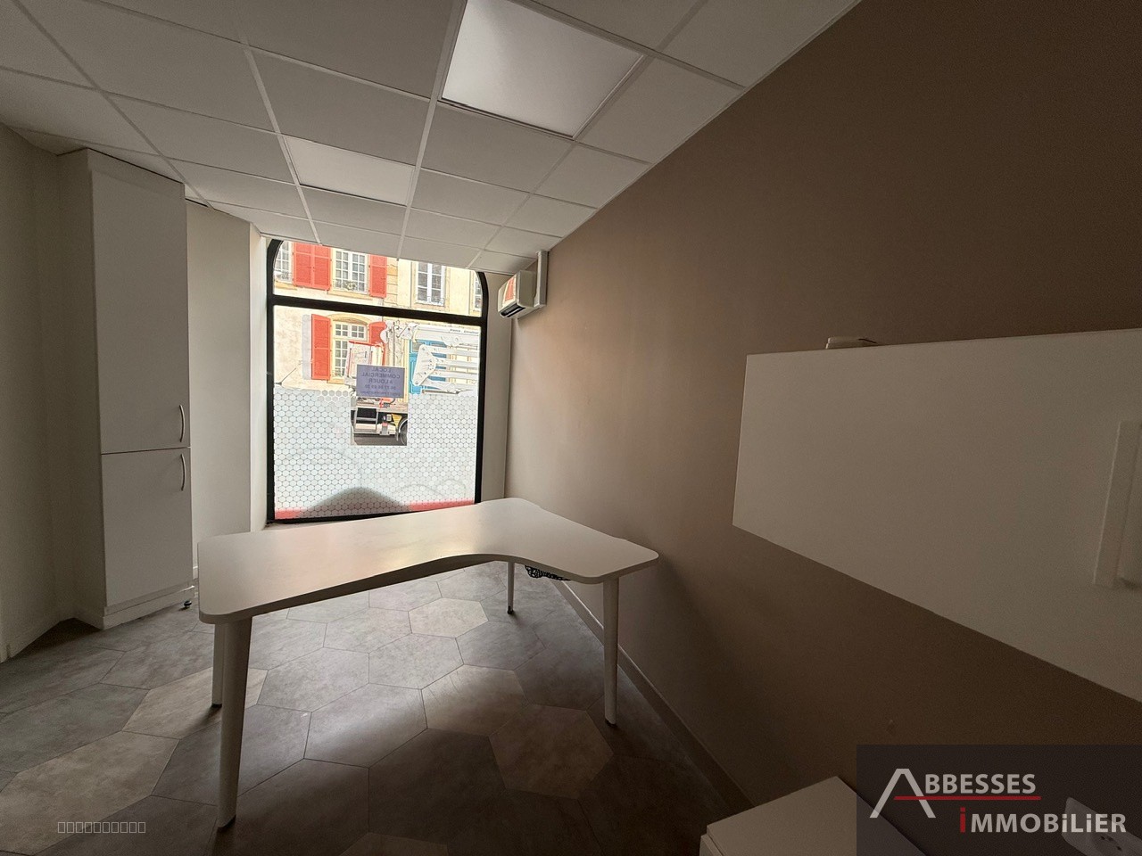 REMIREMONT Centre ville : local commercial avec grande vitrine et 3 bureaux + accueil — photo 8