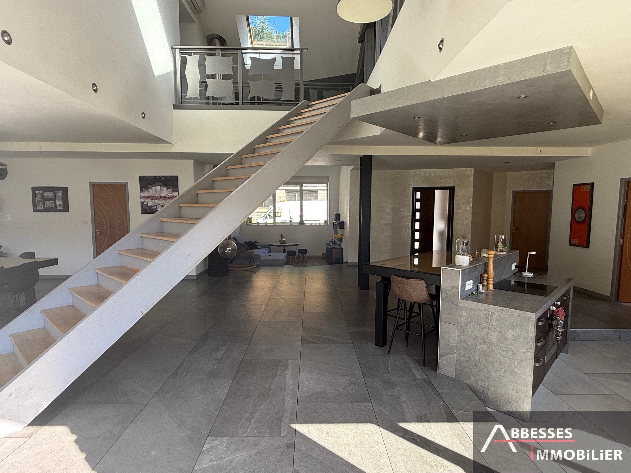 EN EXCLUSIVITÉ - GERARDMER dans un secteur calme : Maison type LOFT avec grande dépendance accolée — photo 7