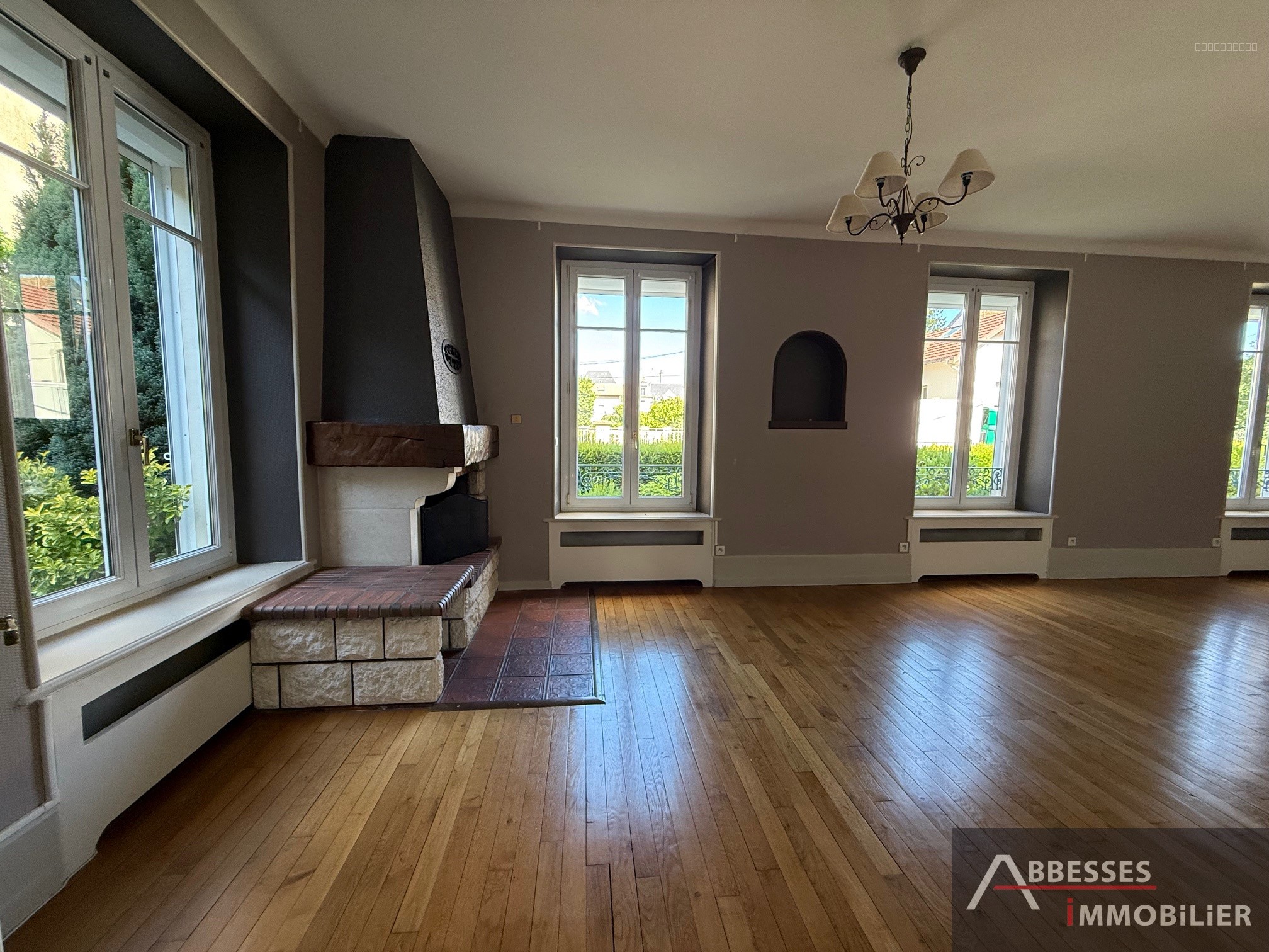 REMIREMONT, Quartier recherché : Maison de maître + dépendances — photo 5