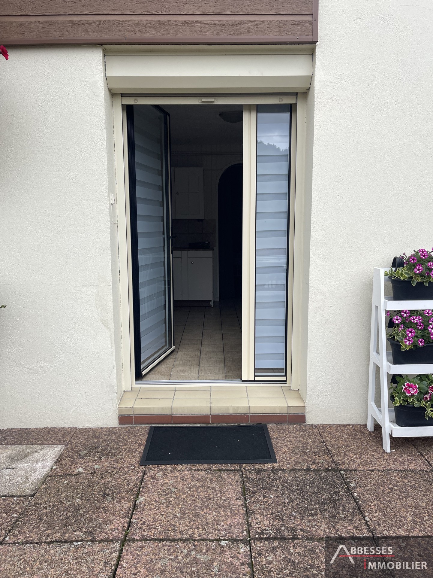 EN EXCLUSIVITE : REMIREMONT - Appartement F1 meublé avec petite terrasse — photo 3