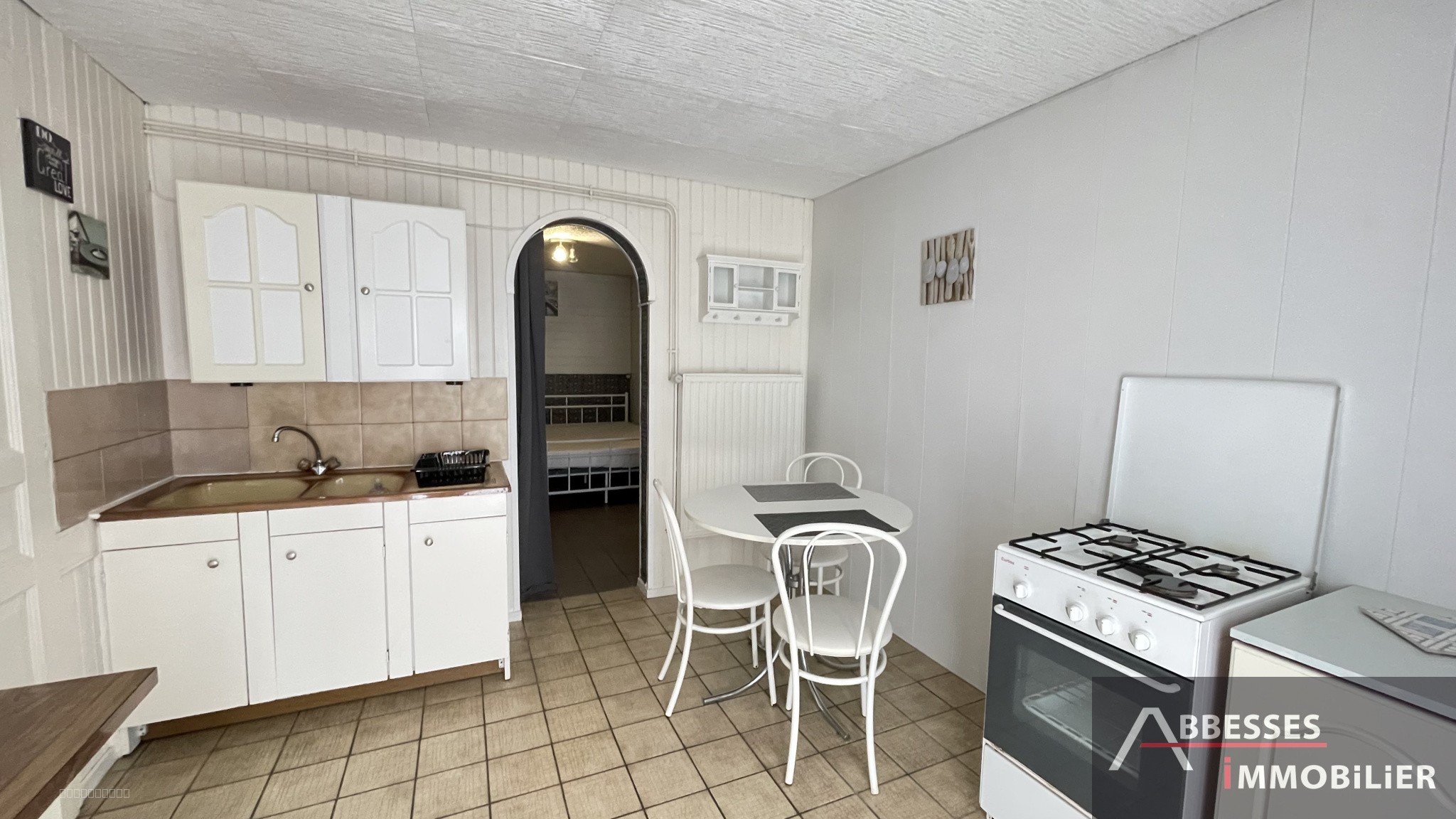 EN EXCLUSIVITE : REMIREMONT - Appartement F1 meublé avec petite terrasse — photo 2
