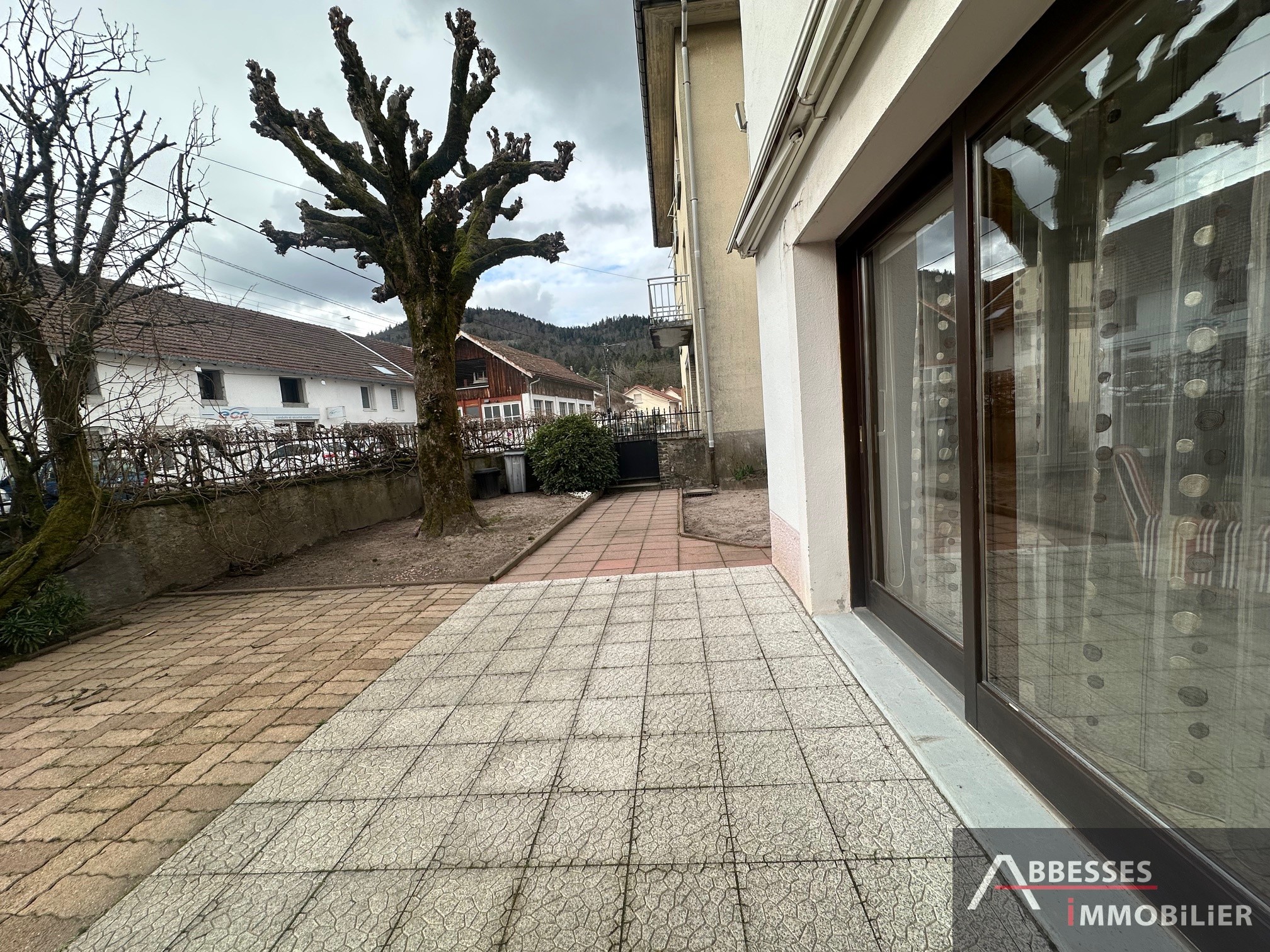 SAINT-AMÉ : Grand logement F7 'esprit maison de famille'  terrasse, terrain et stationnement — photo 17
