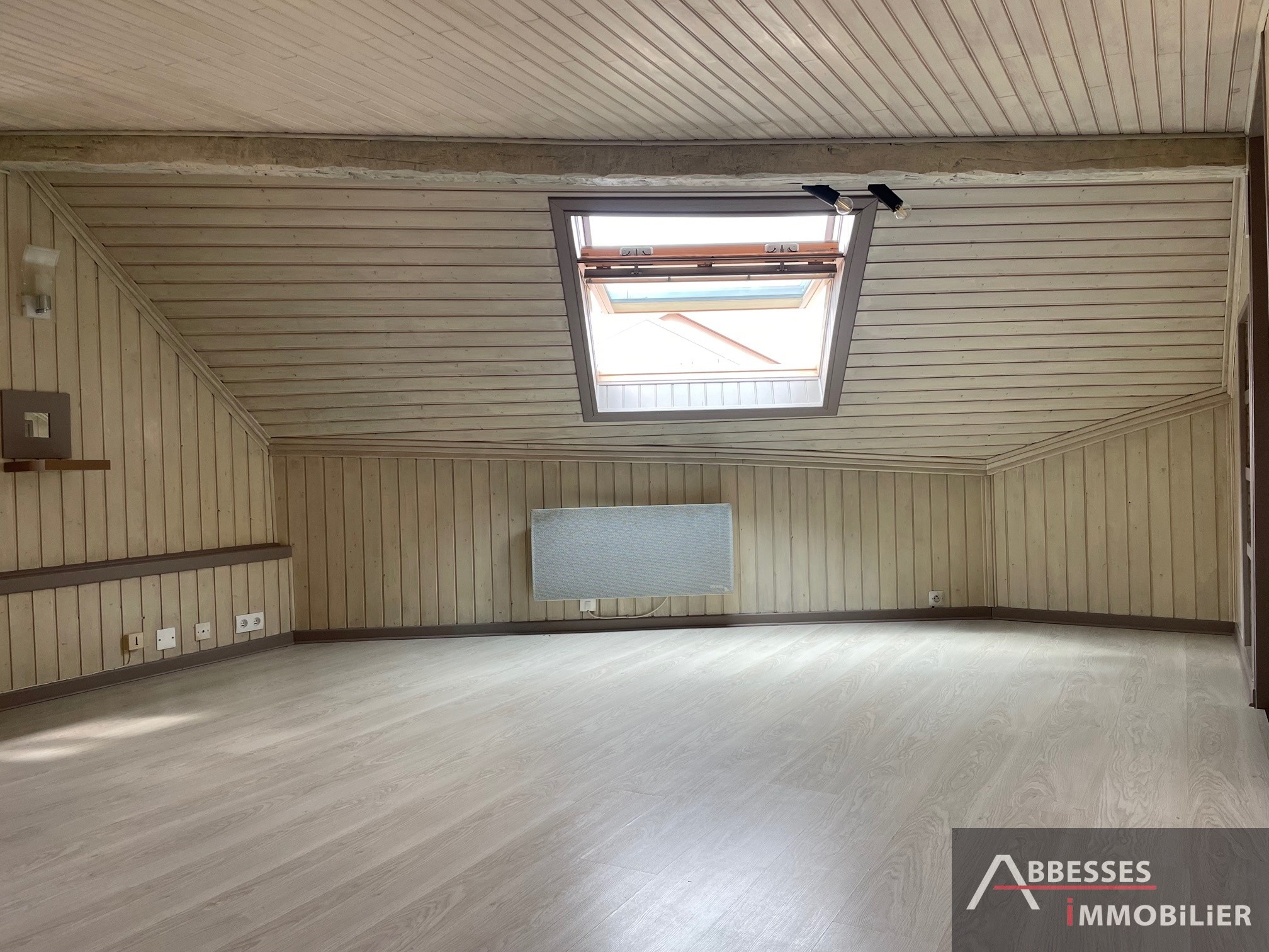 EN EXCLUSIVITÉ : REMIREMONT : Appartement de type F1 meublé - Idéal étudiant — photo 2
