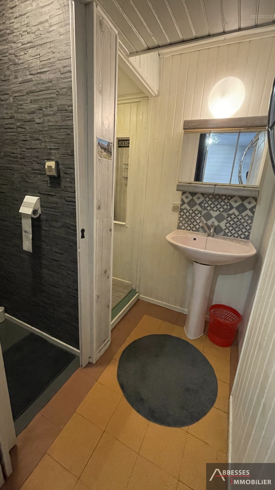 EN EXCLUSIVITE : REMIREMONT - Appartement F1 meublé avec petite terrasse — photo 7