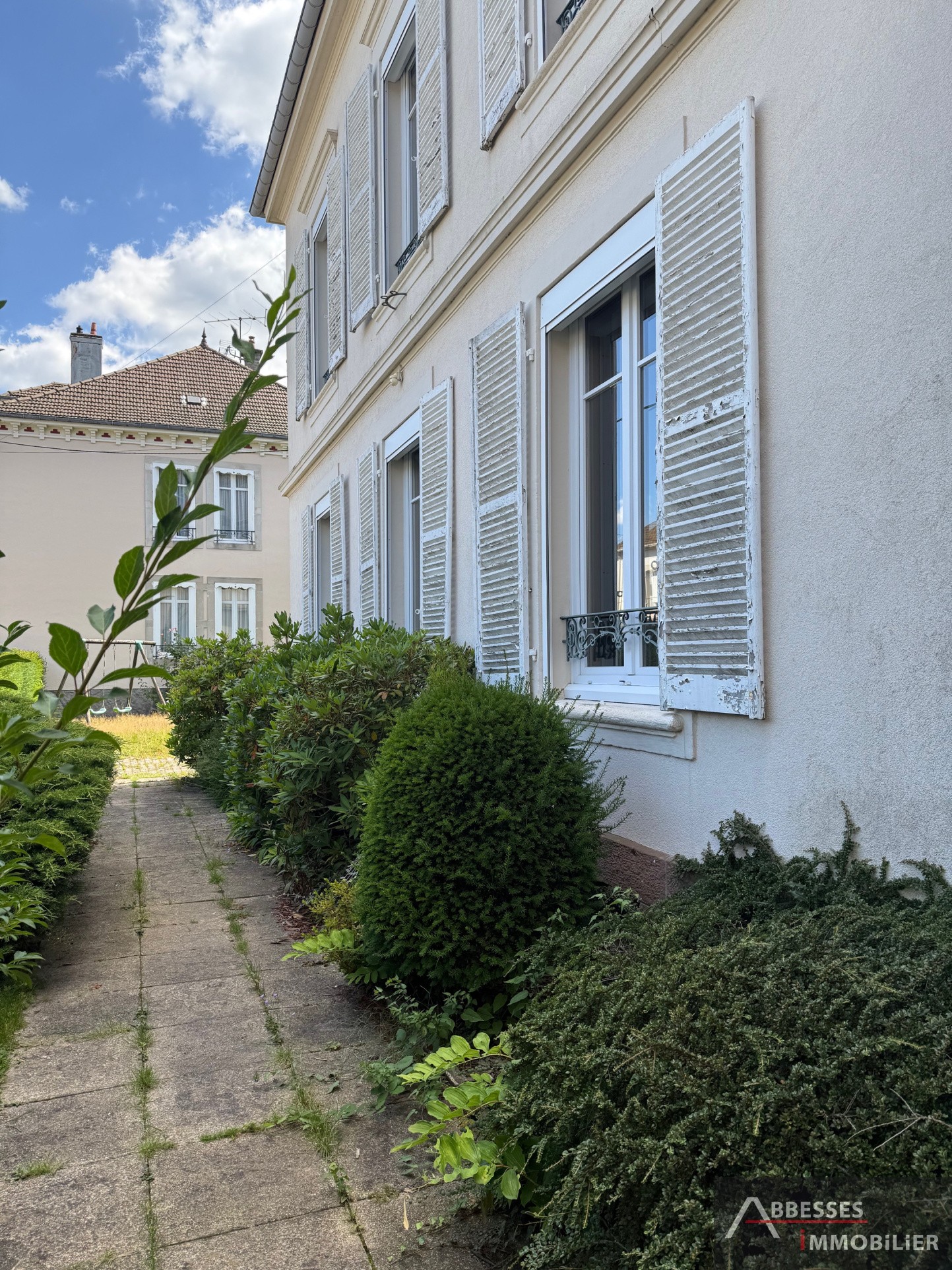 REMIREMONT, Quartier recherché : Maison de maître + dépendances — photo 2