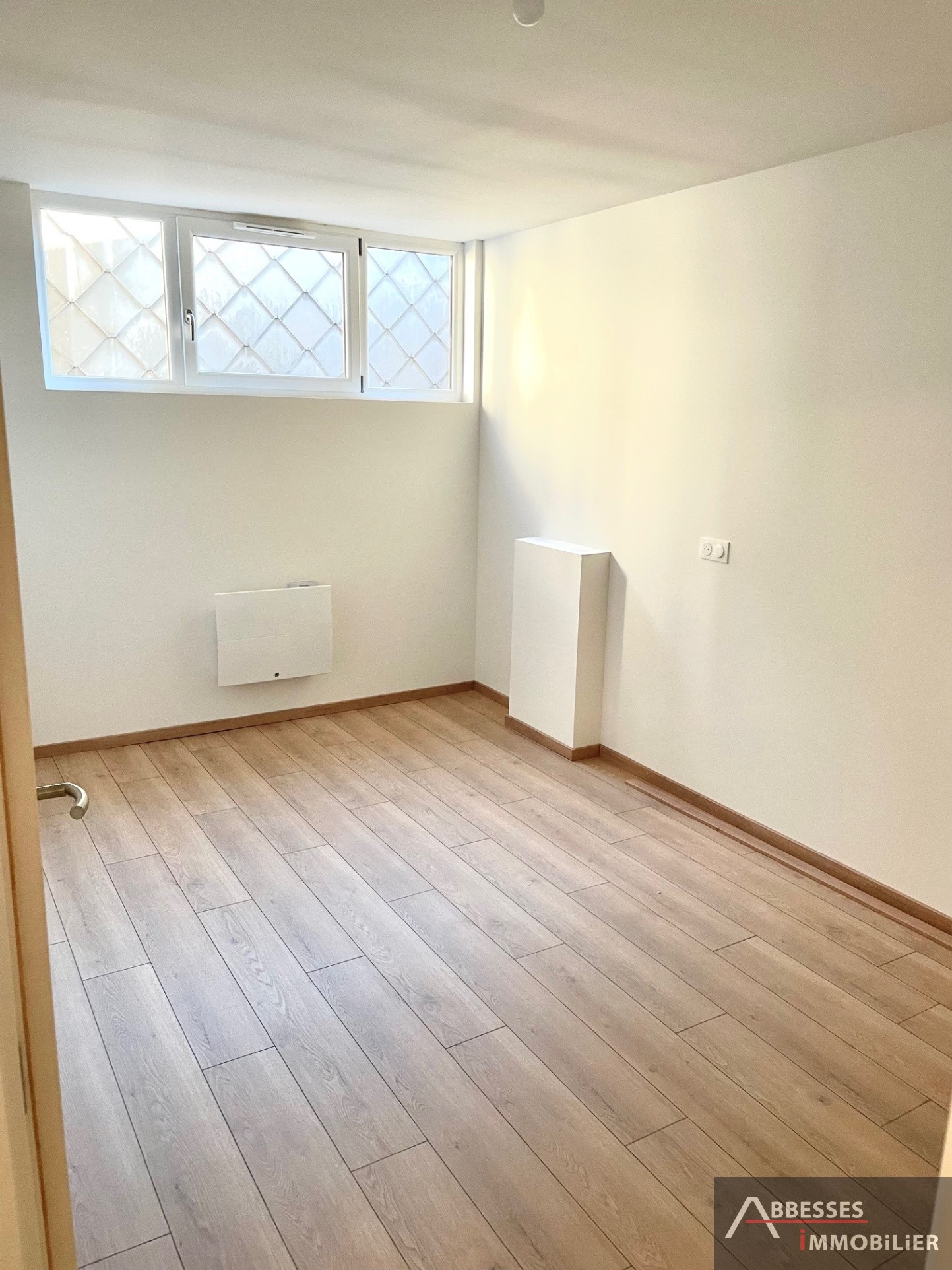 REMIREMONT - Extra centre : Appartement rénové en 2025 offrant de belles prestations et beaux volumes — photo 9