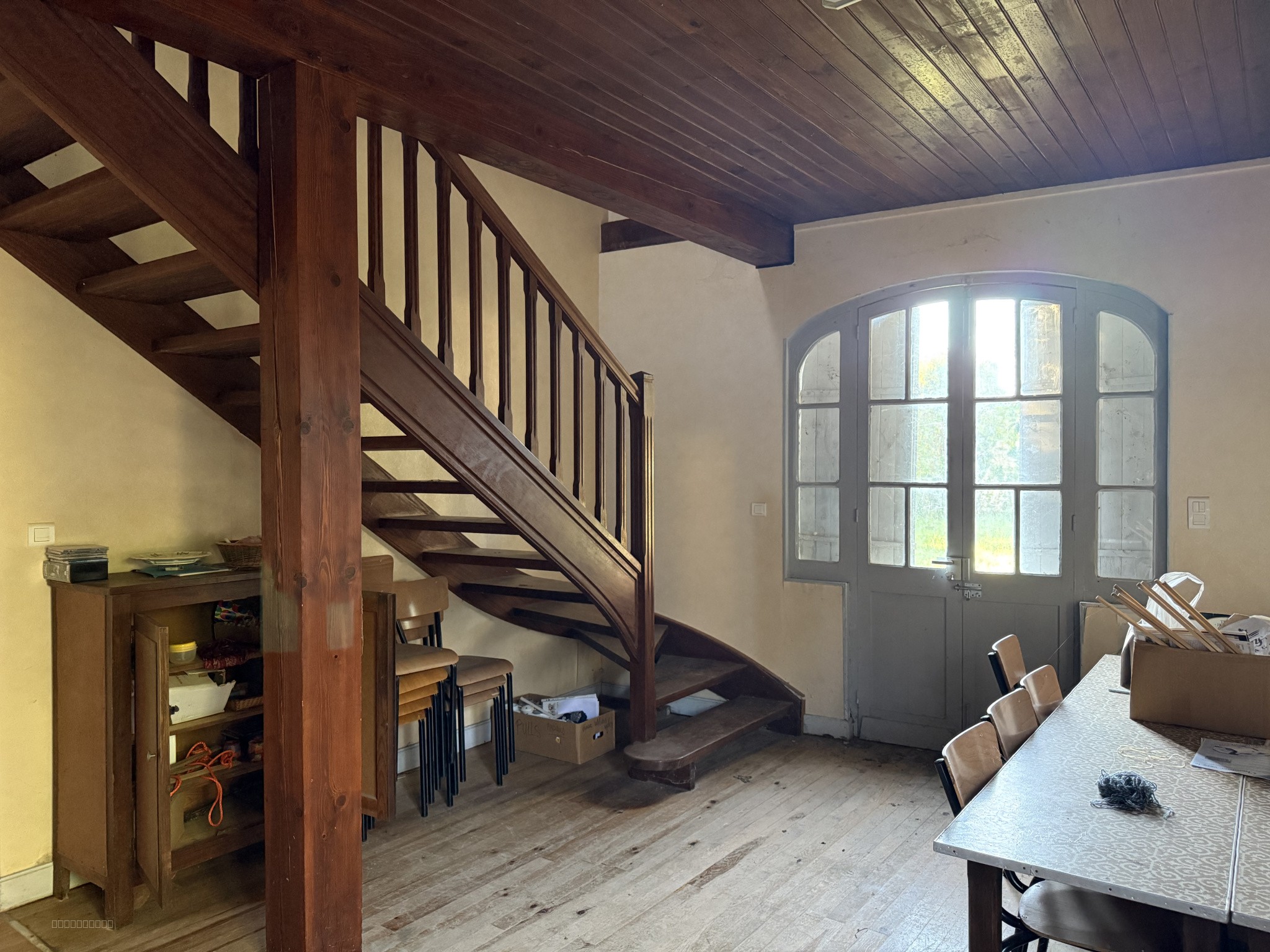 Ensemble immobilier composé de deux maisons, situé au cœur d’un bourg doté de commerces et services. — photo 20