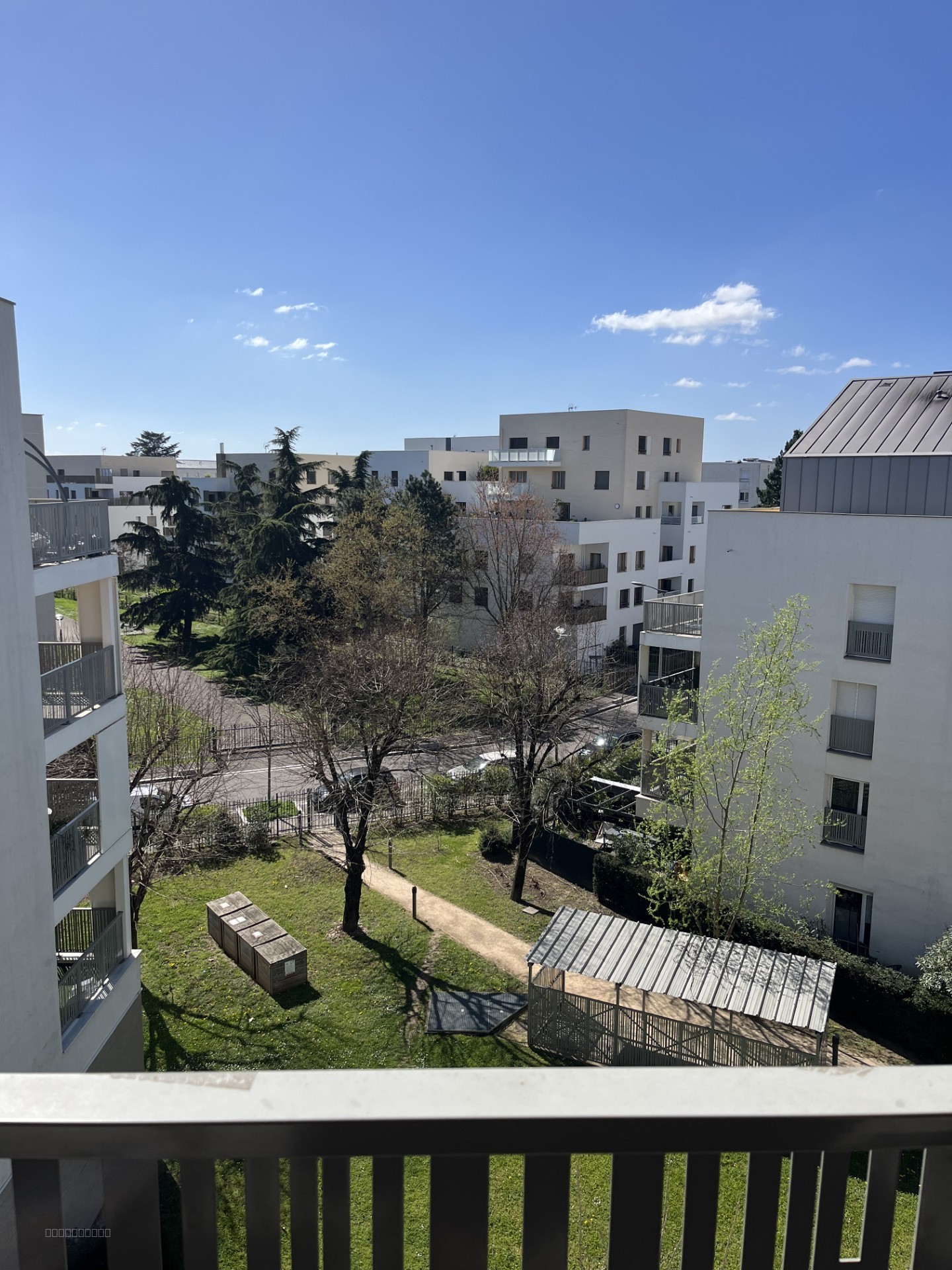 Appartement à acheter avec terrasse à Saint-Priest (69) — photo 2