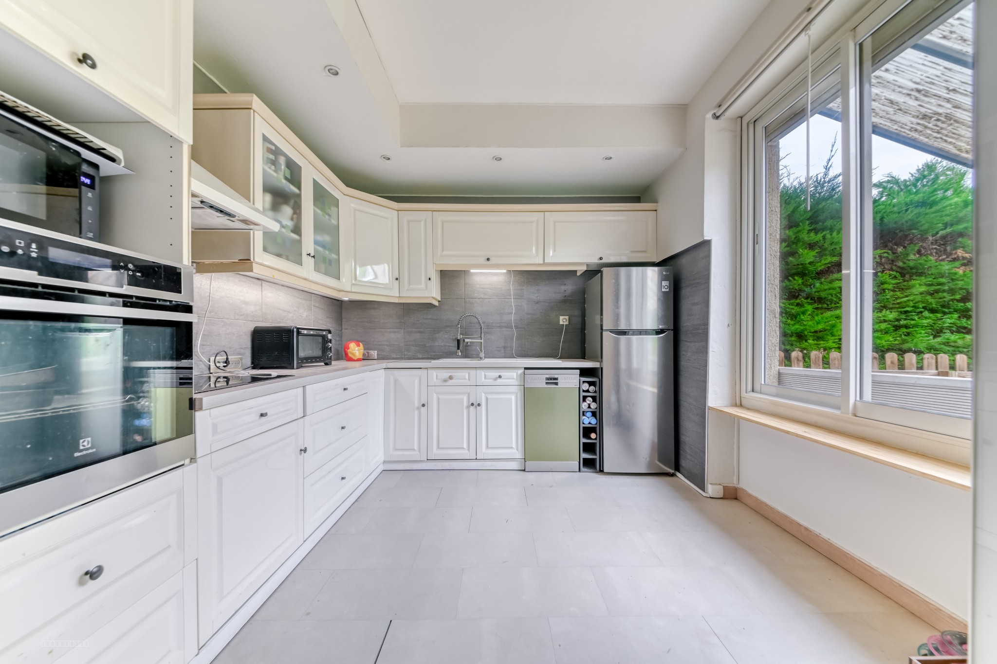 À vendre   Appartement avec jardin arboré, terrasse et garage   Vénissieux secteur Pasteur / Les Charreards — photo 2