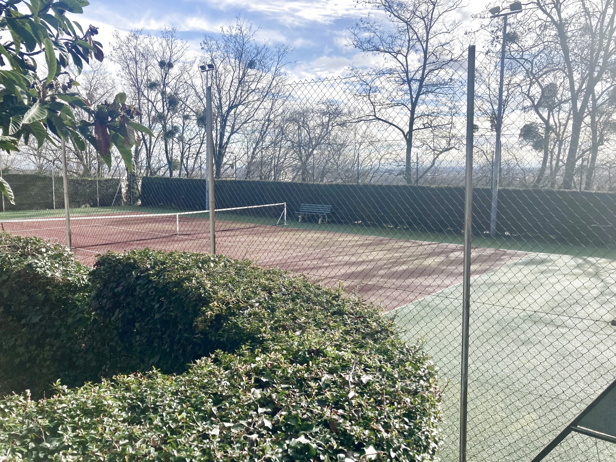 Caluire Appartement de type 2 - Surface 42 m2 - Piscine et tennis — photo 9