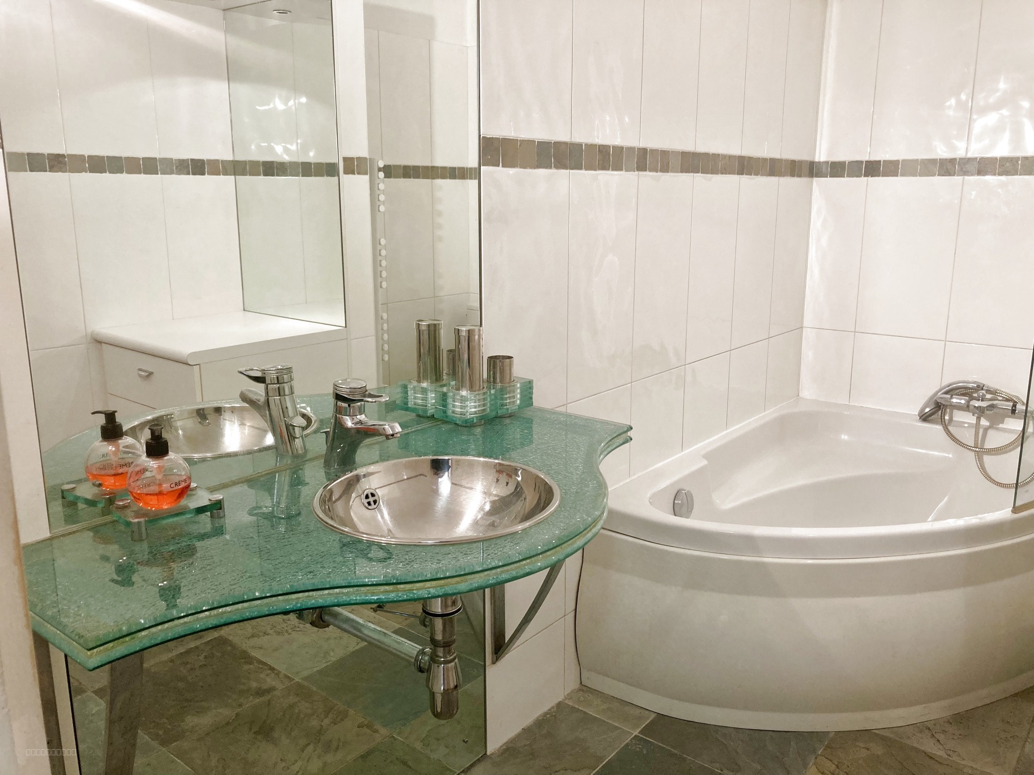 Caluire Appartement de type 2 - Surface 42 m2 - Piscine et tennis — photo 6