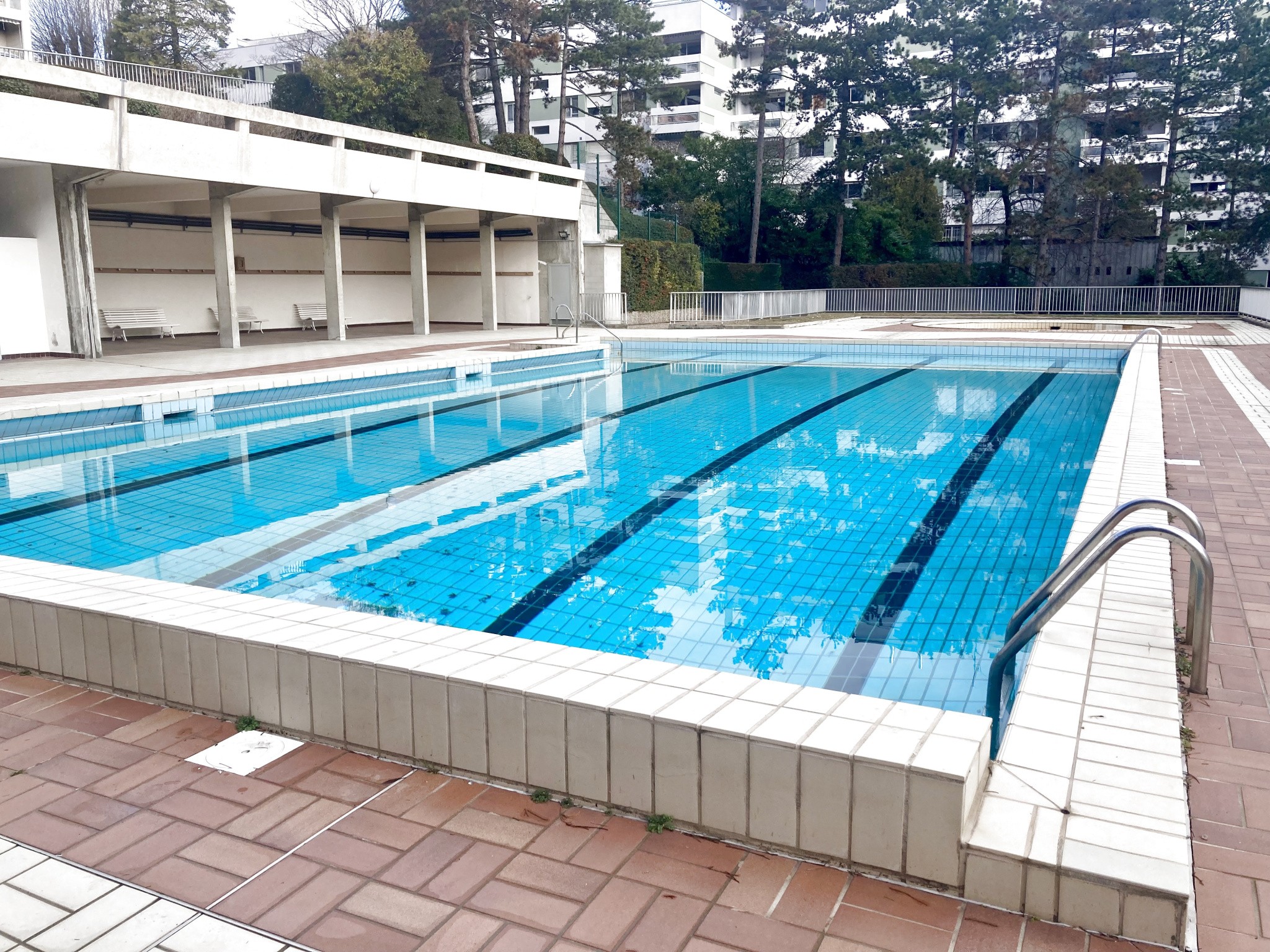 Caluire Appartement de type 2 - Surface 42 m2 - Piscine et tennis — photo 8