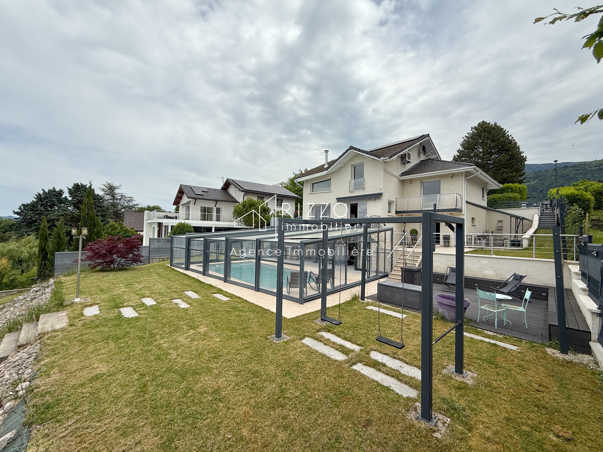 Villa Prestige de 242 m2 habitables, 8 pièces, 4 chambres   St Cergues — photo 3