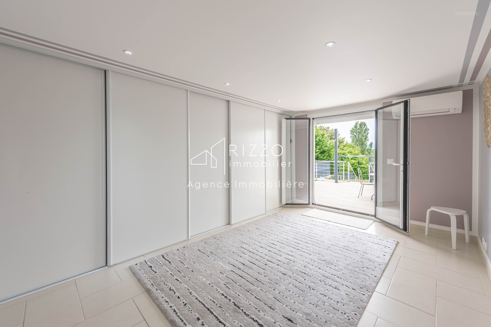 Villa Prestige de 242 m2 habitables, 8 pièces, 4 chambres   St Cergues — photo 15