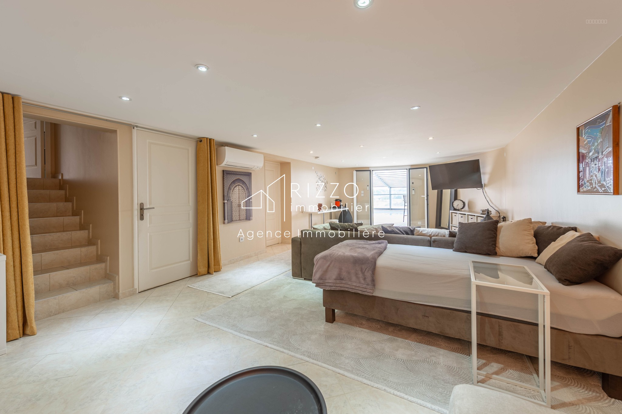 Villa Prestige de 242 m2 habitables, 8 pièces, 4 chambres   St Cergues — photo 19