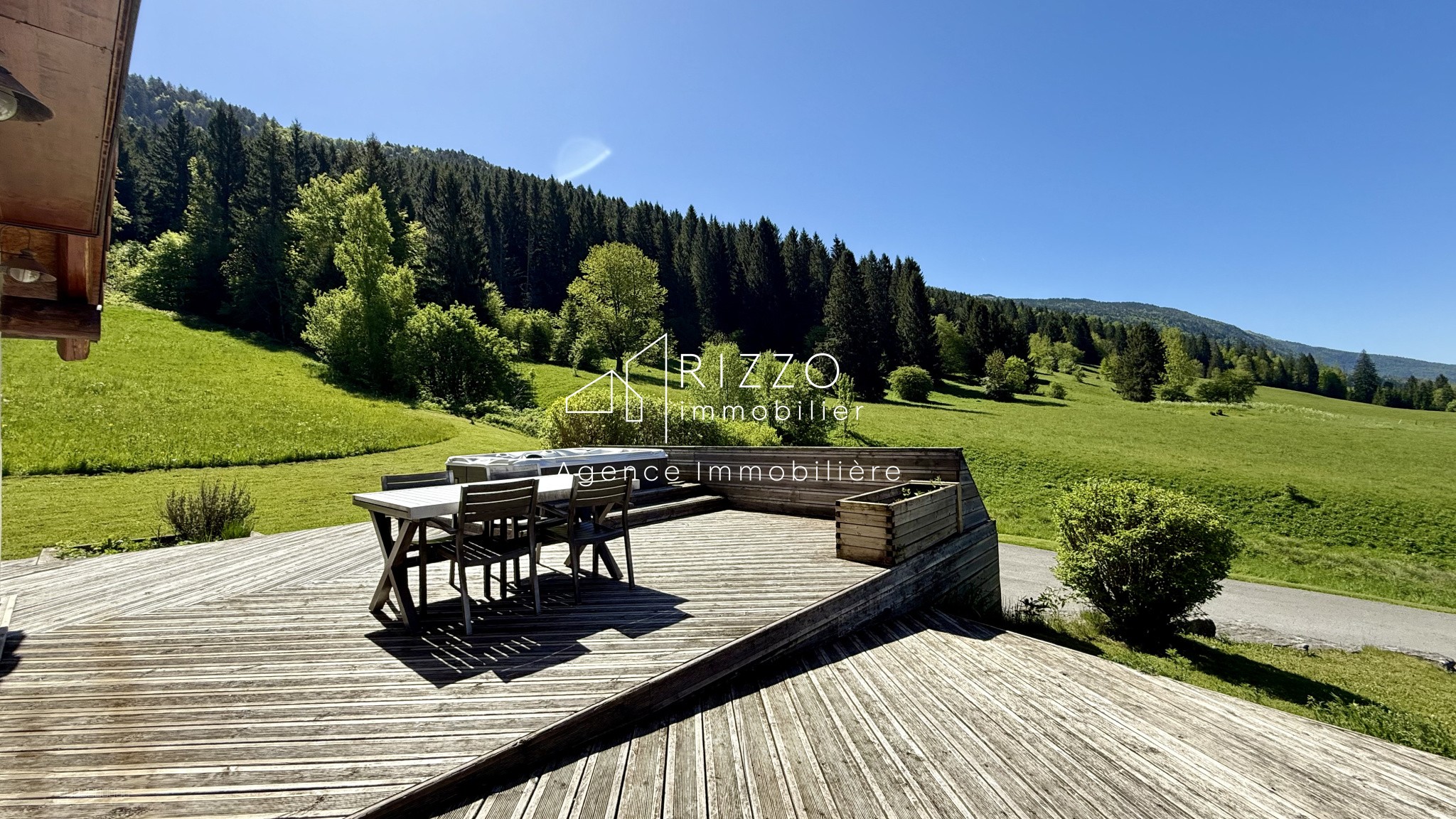 Maison de 303 m2 sur 1300 m2 à Mijoux — photo 6