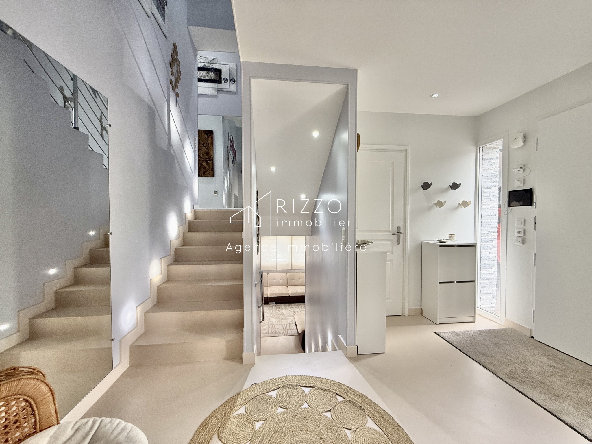 Villa Prestige de 242 m2 habitables, 8 pièces, 4 chambres   St Cergues — photo 4
