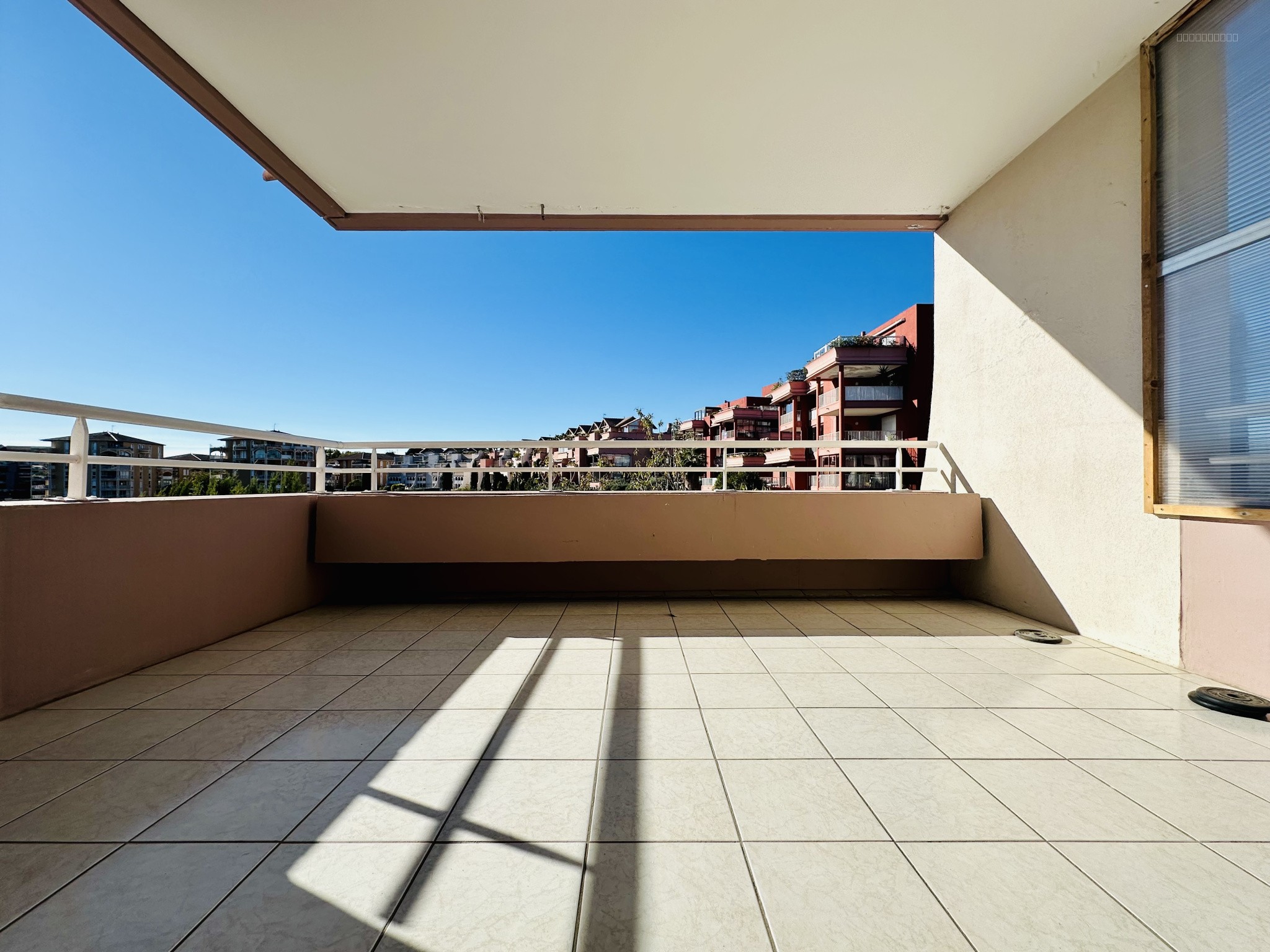 EXCLUSIF LATTES VASQUE - SUPERBE T3 DE 75M2  AVEC TERRASSE DE 14M2, 2 CHAMBRES, PARKING + OPTION GARAGE — photo 3