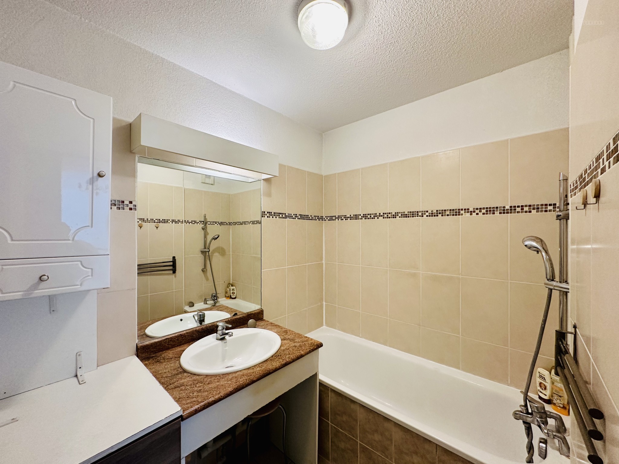 EXCLUSIF LATTES VASQUE - SUPERBE T3 DE 75M2  AVEC TERRASSE DE 14M2, 2 CHAMBRES, PARKING + OPTION GARAGE — photo 9