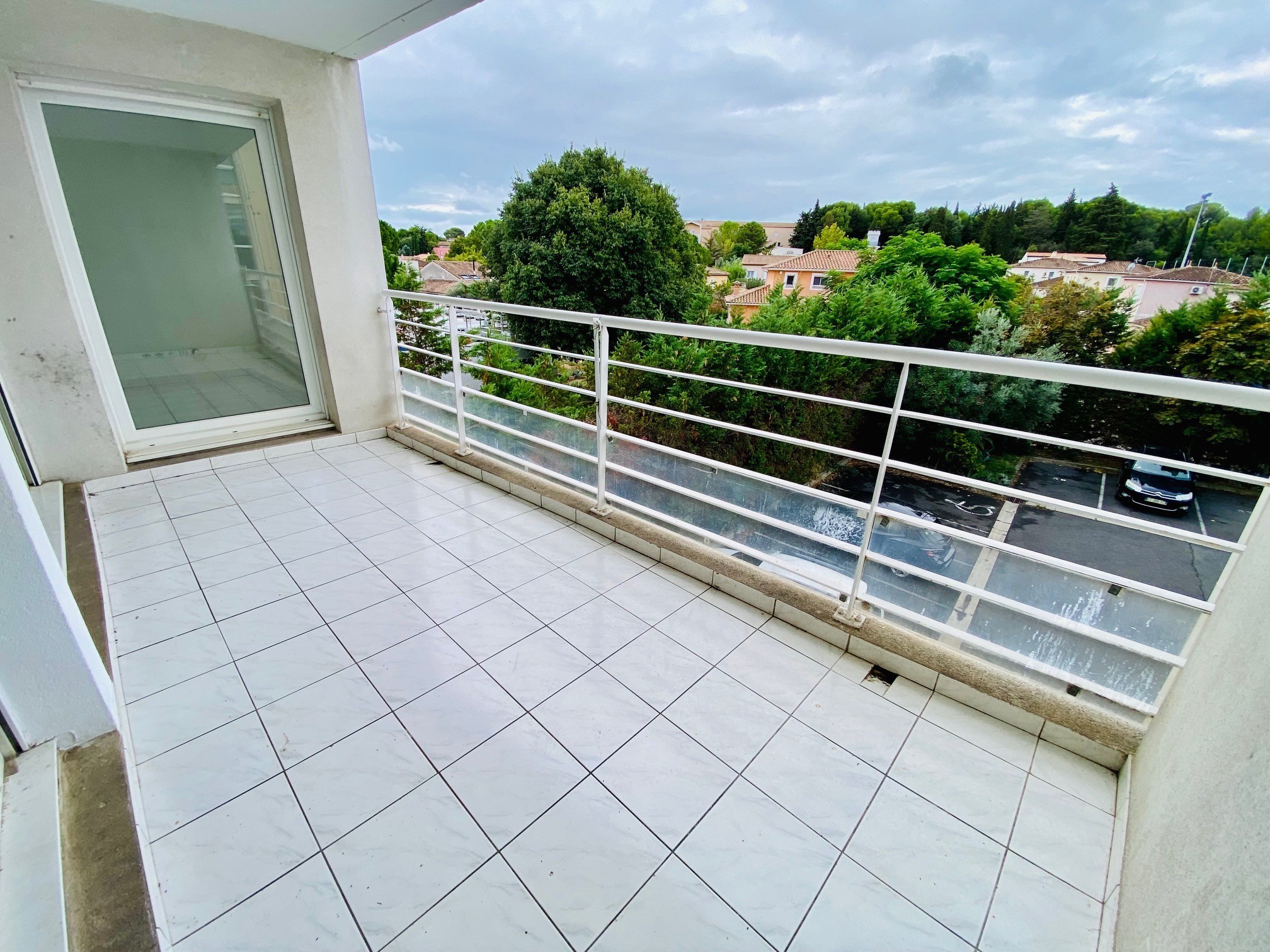 EXCLUSIVITE  MONTPELLIER   APPT T3 TRAVERSANT de 70m2 avec GRANDE TERRASSE EXPO SUD + PARKING SECURISE — photo 2