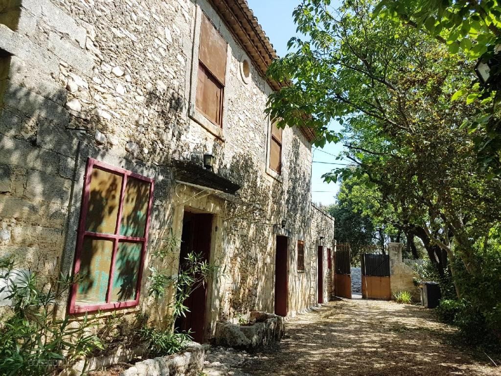 LATTES CENTRE - MURS COMMERCIAUX 50M2 PLACE ARAGON FORTE VISIBILITE ET PASSAGE NATUREL IMPORTANT — photo 4