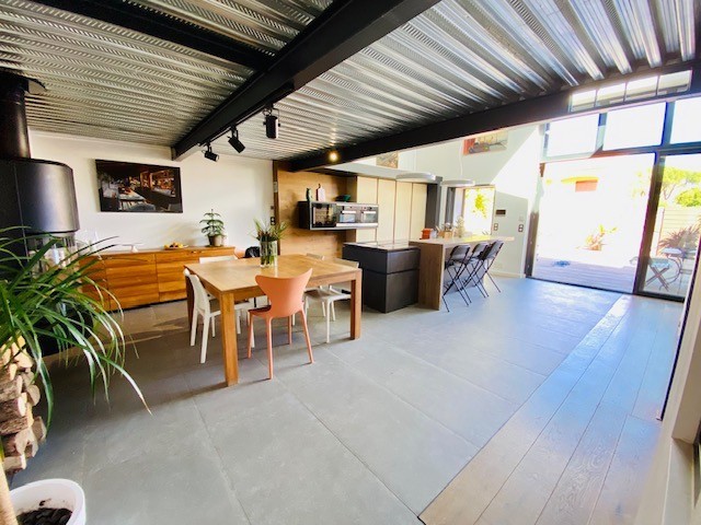 LATTES CENTRE   Bien RARE, maison STYLE LOFT T5 d’environ 170m2 avec PISCINE ! — photo 3