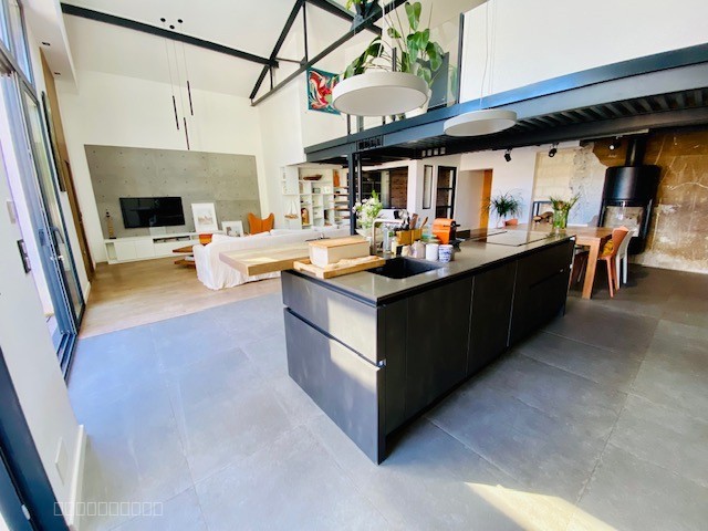 LATTES CENTRE   Bien RARE, maison STYLE LOFT T5 d’environ 170m2 avec PISCINE ! — photo 4