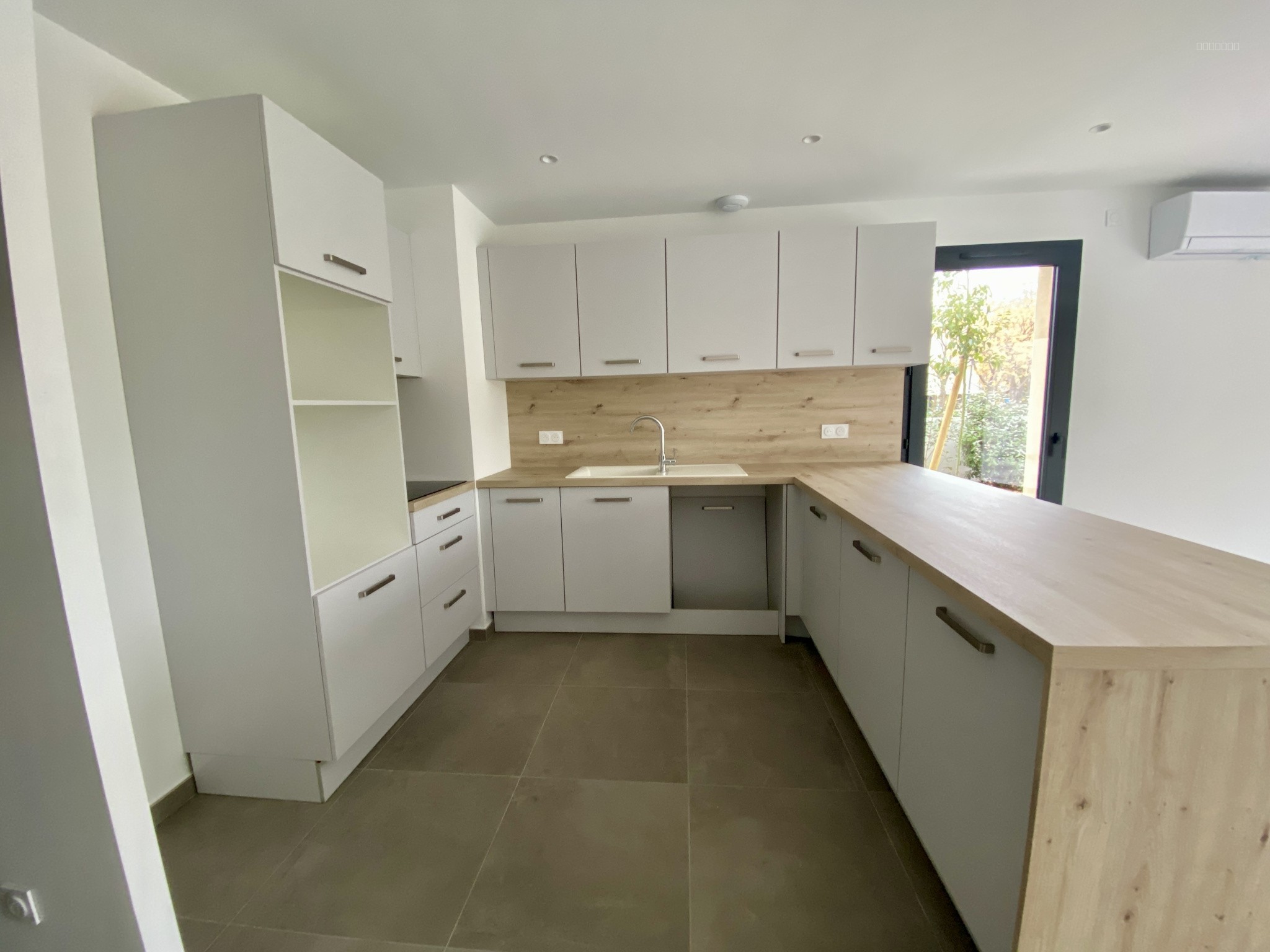 LAVERUNE - VILLA NEUVE T5 — photo 5