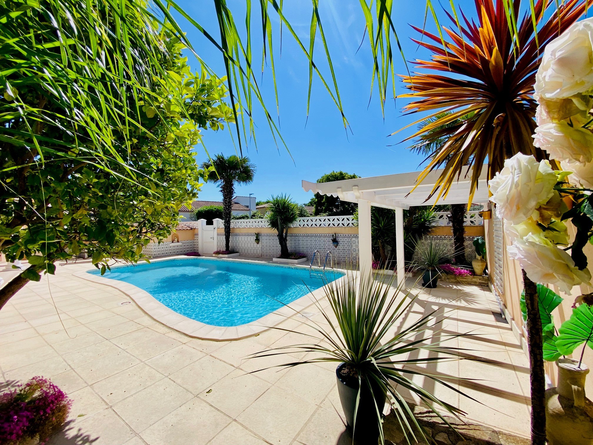 LATTES CENTRE   Superbe Villa T5 de 170m2 sur 450m2 de terrain avec PISCINE et GARAGE ! — photo 2