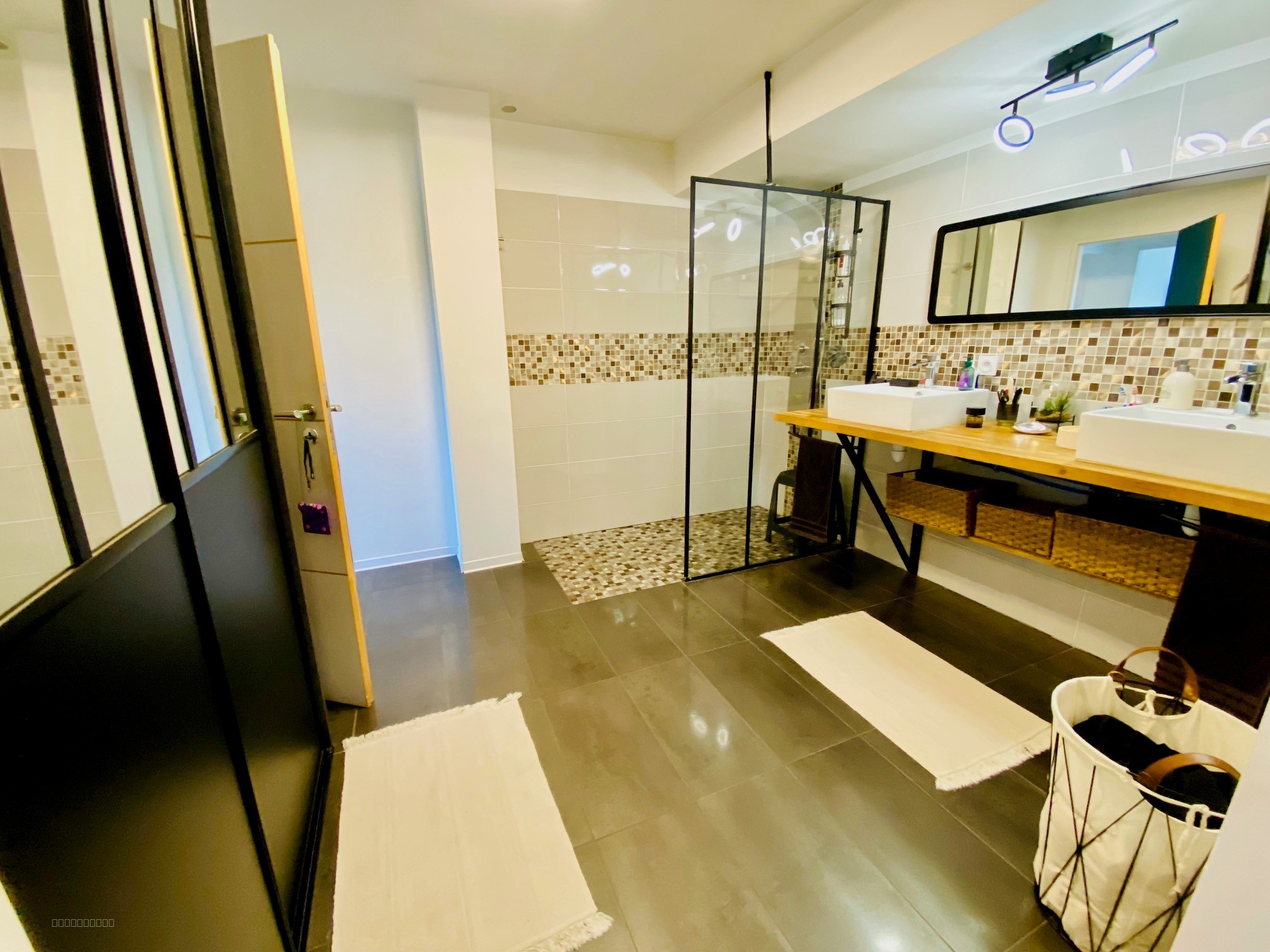 VILLA LATTES - MAGNIFIQUE VILLA  D'ARCHITECTE 4 CHAMBRES DE 175M2 SUR 675M2 DE TERRAIN AVEC PISCINE ET JACUZZI — photo 10