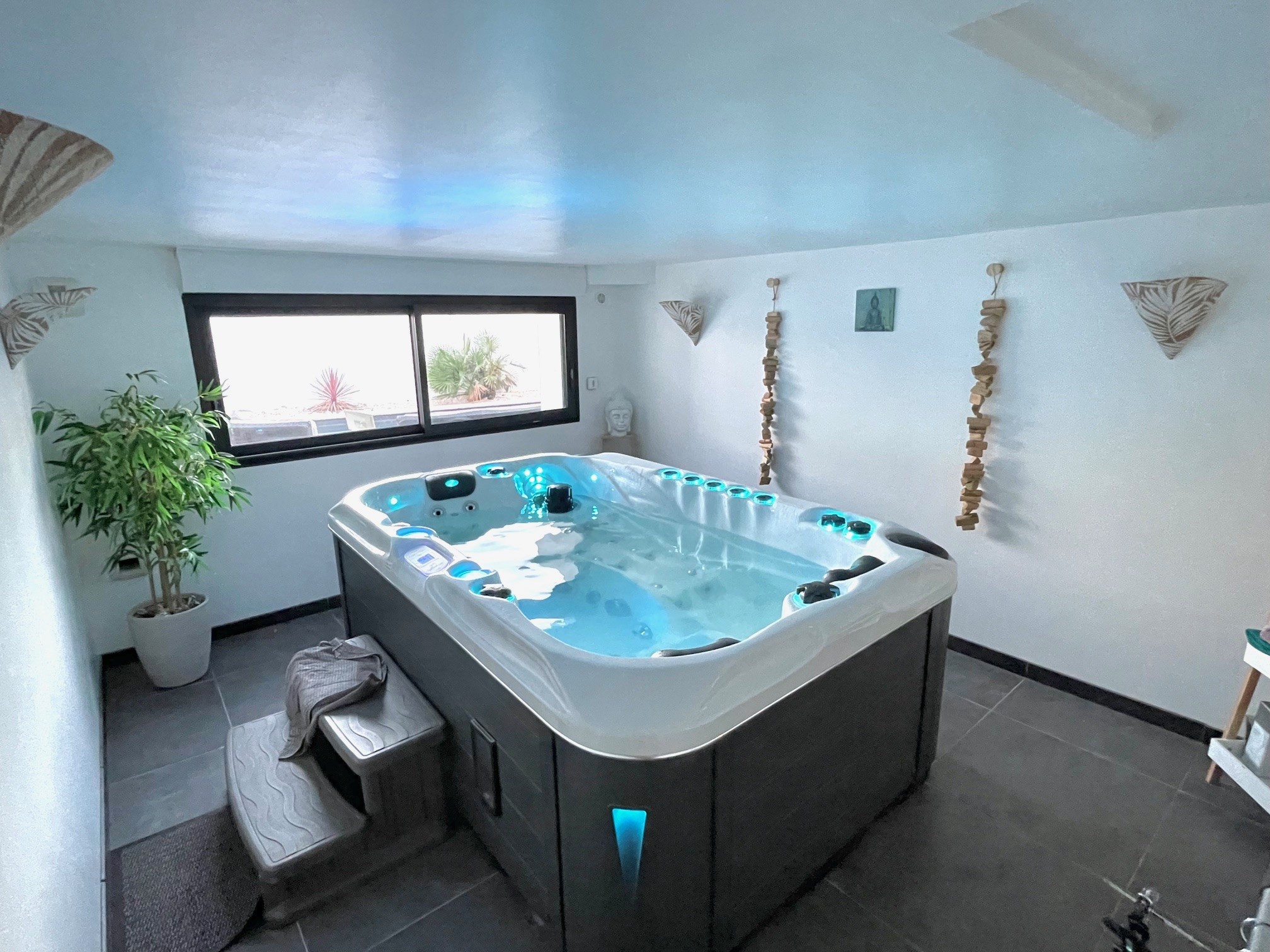 VILLA LATTES - MAGNIFIQUE VILLA  D'ARCHITECTE 4 CHAMBRES DE 175M2 SUR 675M2 DE TERRAIN AVEC PISCINE ET JACUZZI — photo 12