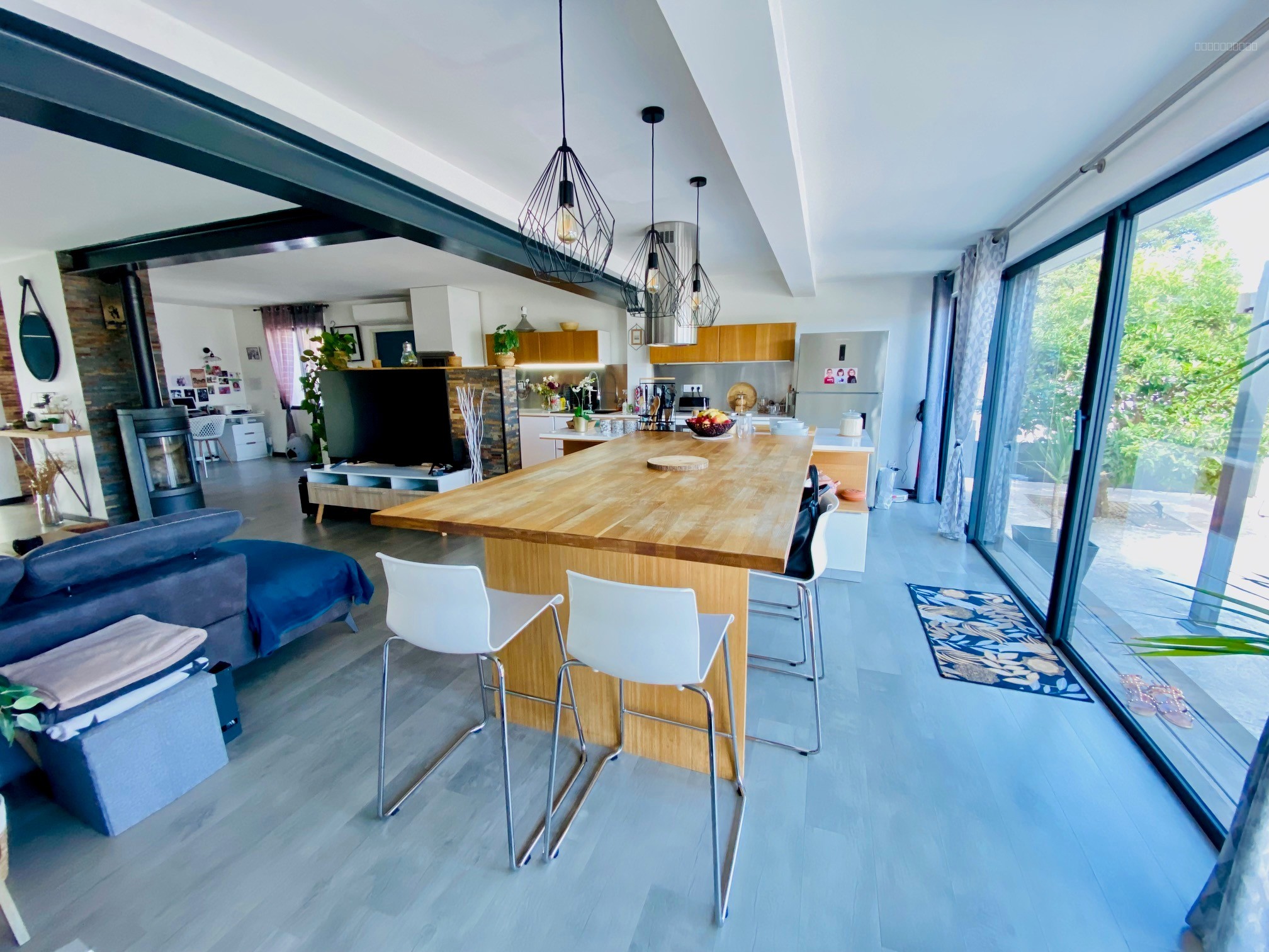 VILLA LATTES - MAGNIFIQUE VILLA  D'ARCHITECTE 4 CHAMBRES DE 175M2 SUR 675M2 DE TERRAIN AVEC PISCINE ET JACUZZI — photo 7