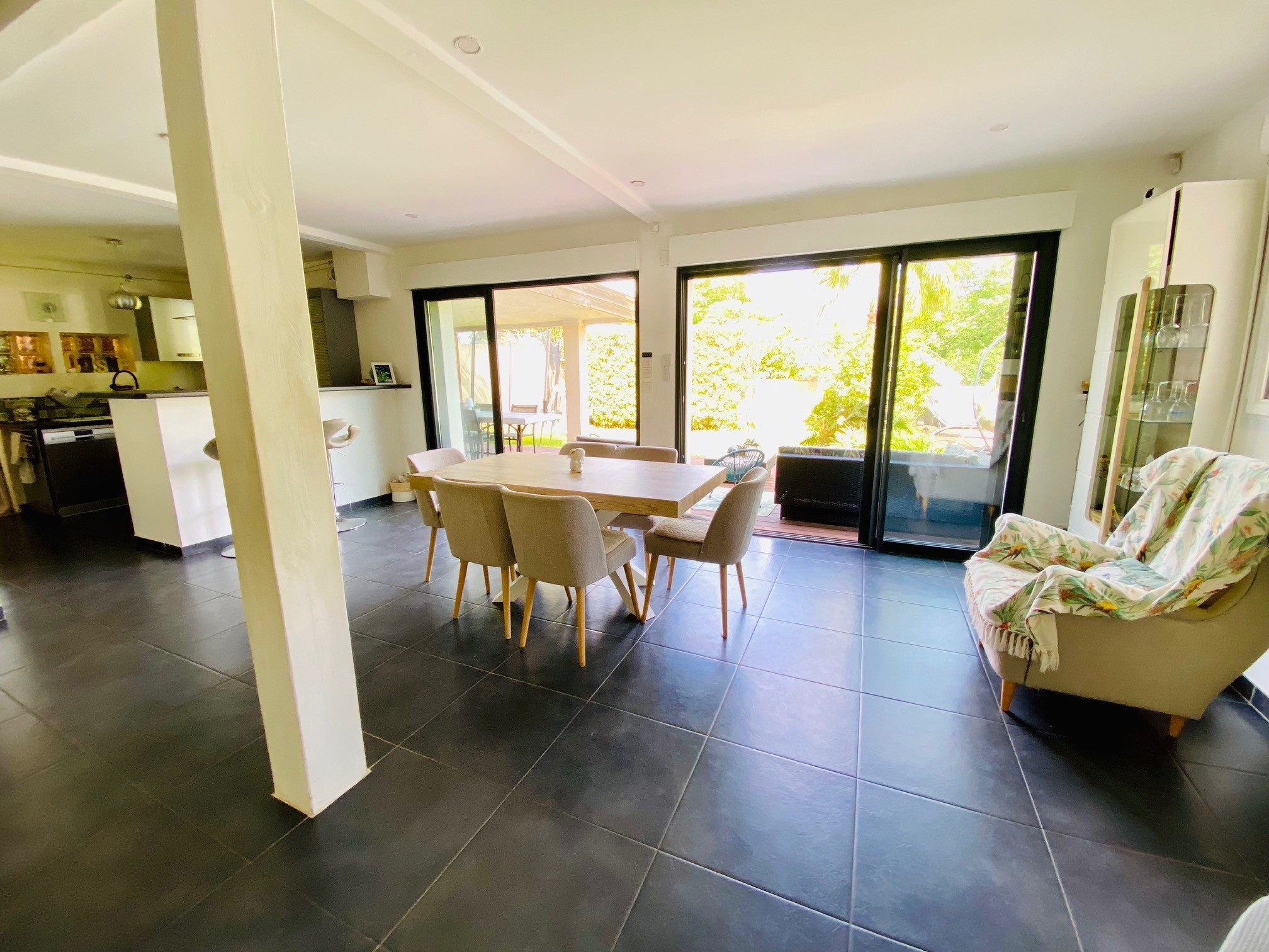 PEROLS   Superbe Villa T6 de 156m2 sur 570m2 de terrain avec PISCINE et GARAGE ! — photo 4