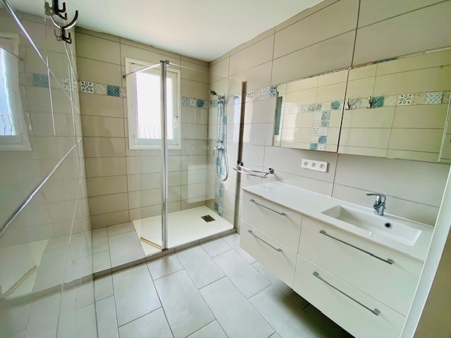 EXCLUSIVITE - PEROLS   Belle villa T6/7 de 167m2 sur 471m2 de terrain avec GARAGE de 25m. — photo 13