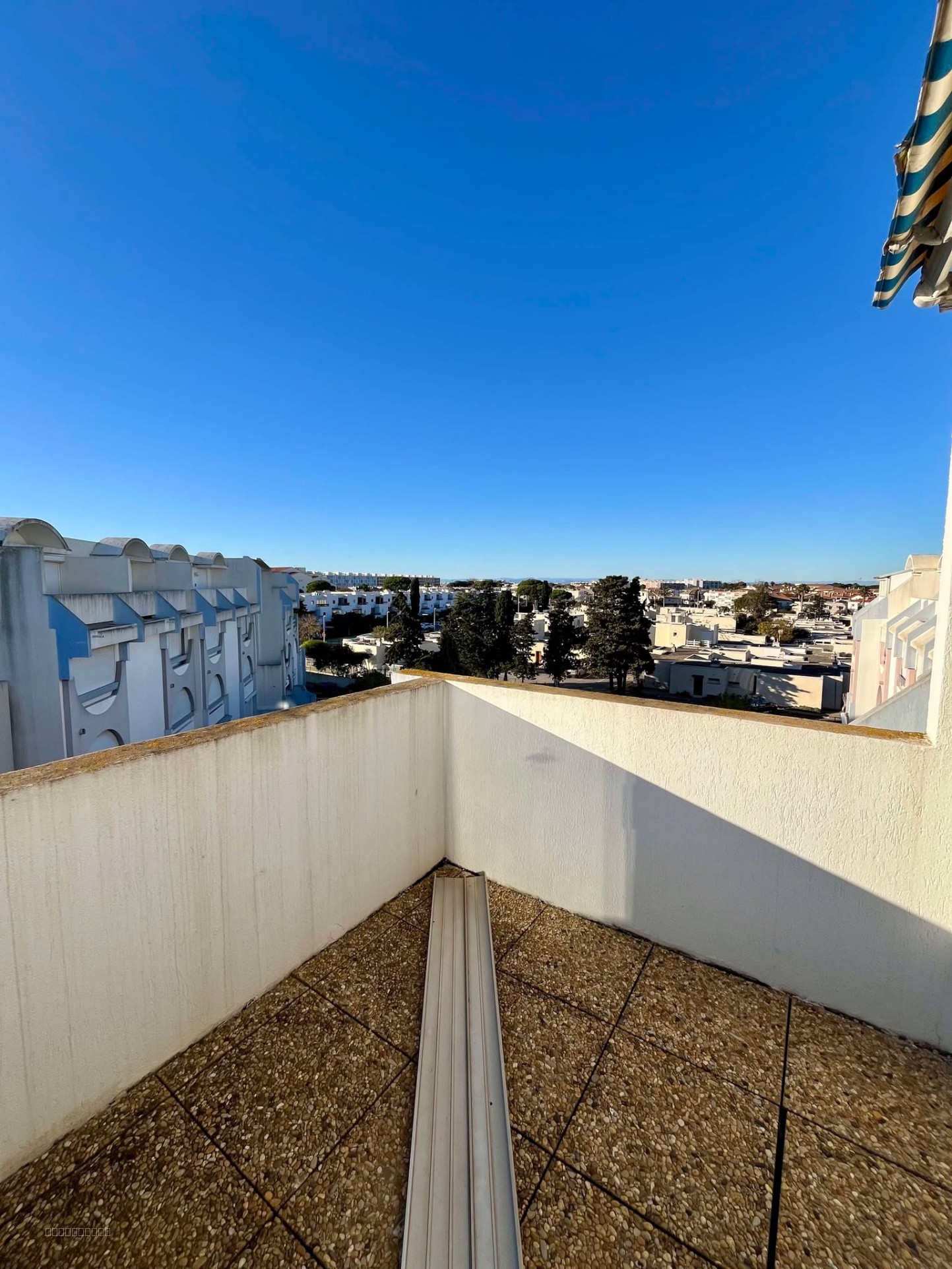 Appartement T3 de 49m2 au 3ème et dernier étage avec box fermé - GRAU DU ROI — photo 8