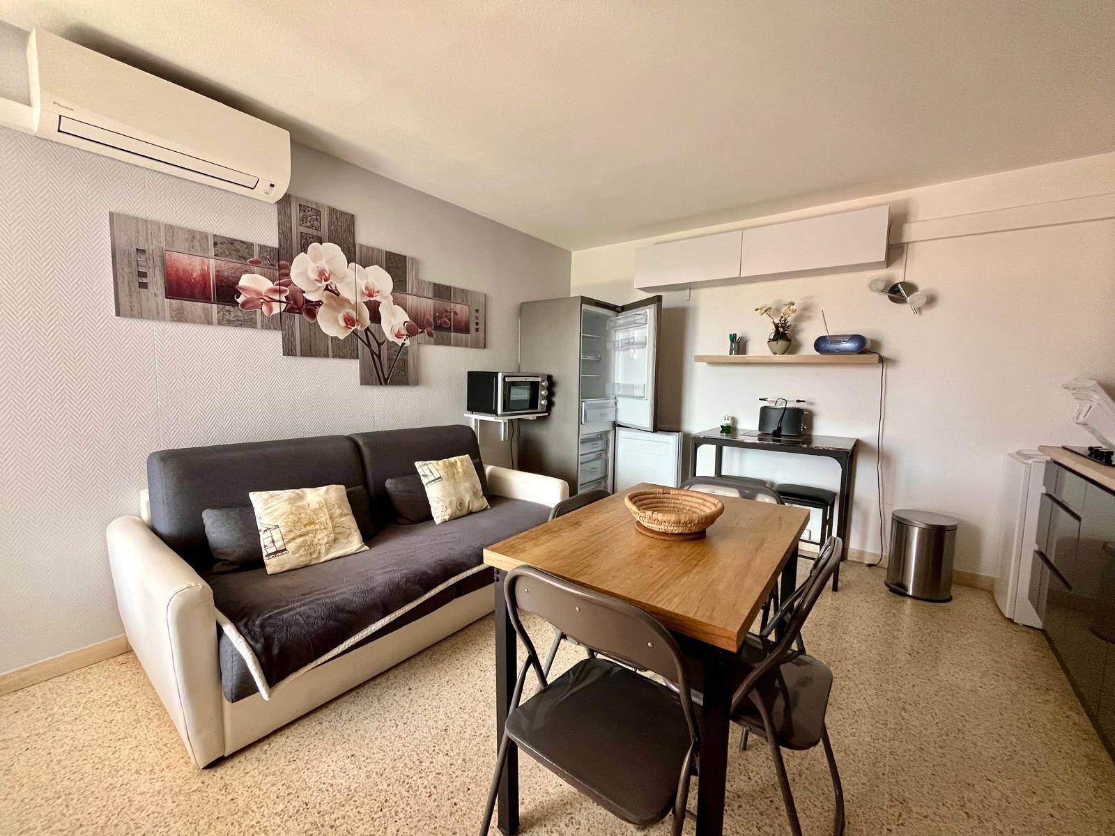 Appartement T2 de 27m2 rénové au 5ème et dernier étage avec parking - RESIDENCE PORT ROYAL GRAU-DU-ROI — photo 3