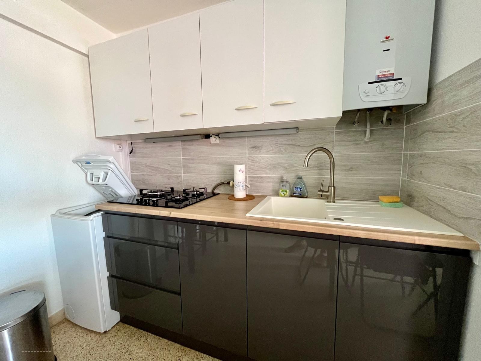 Appartement T2 de 27m2 rénové au 5ème et dernier étage avec parking - RESIDENCE PORT ROYAL GRAU-DU-ROI — photo 4