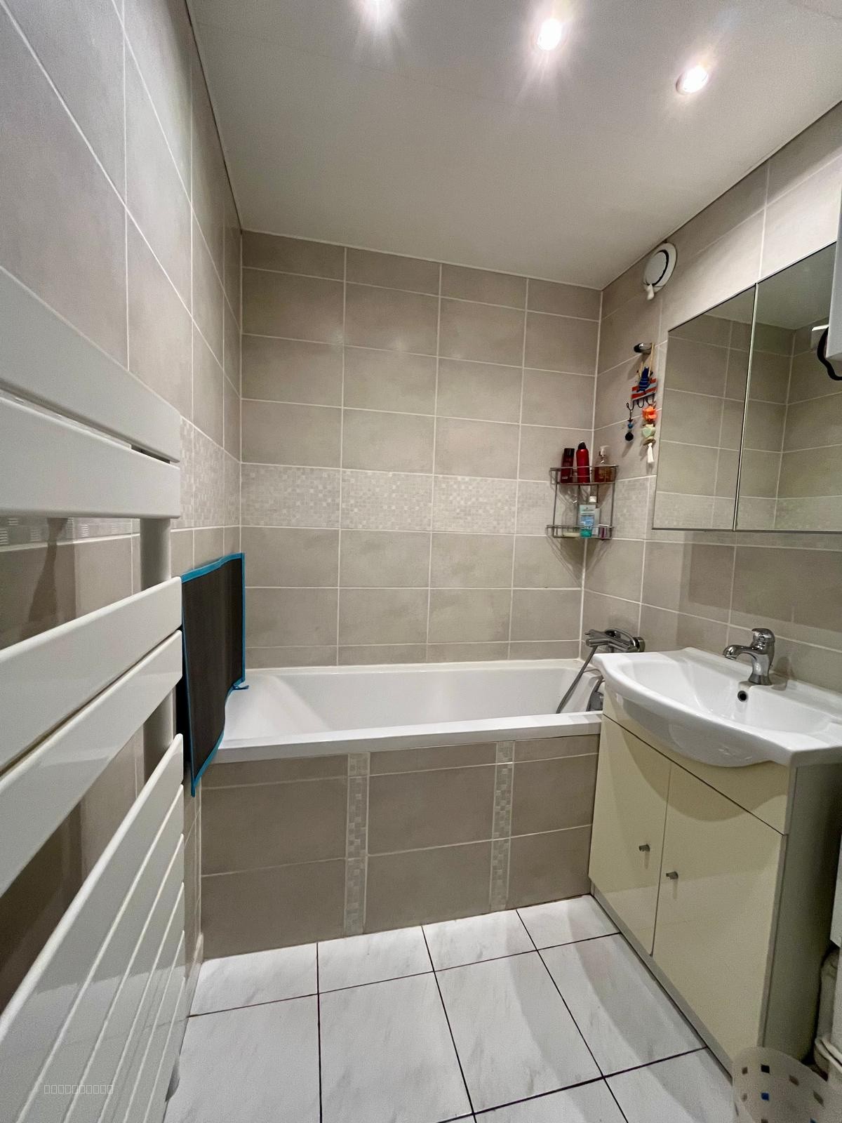 Appartement T4 de 74m2 au 3eme étage avec parking et cave - MONTPELLIER LA MARTELLE — photo 8