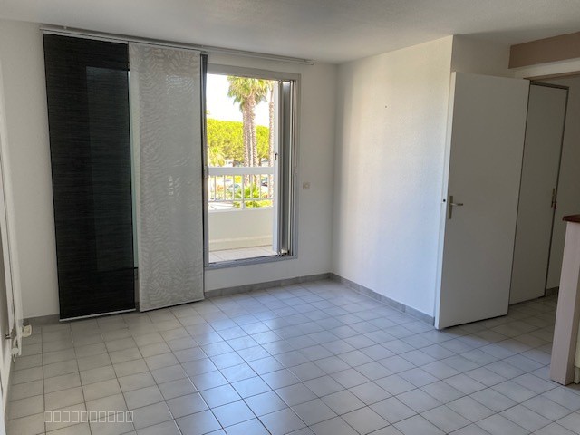 Appartement T2 au 2ème étage avec parking - LAC SALONIQUE — photo 4