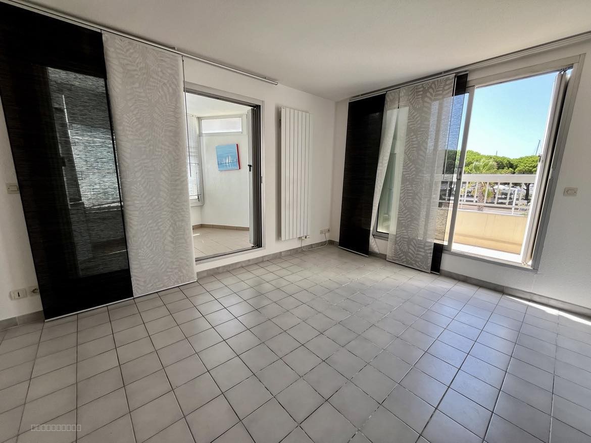 Appartement T2 au 2ème étage avec parking - LAC SALONIQUE — photo 2