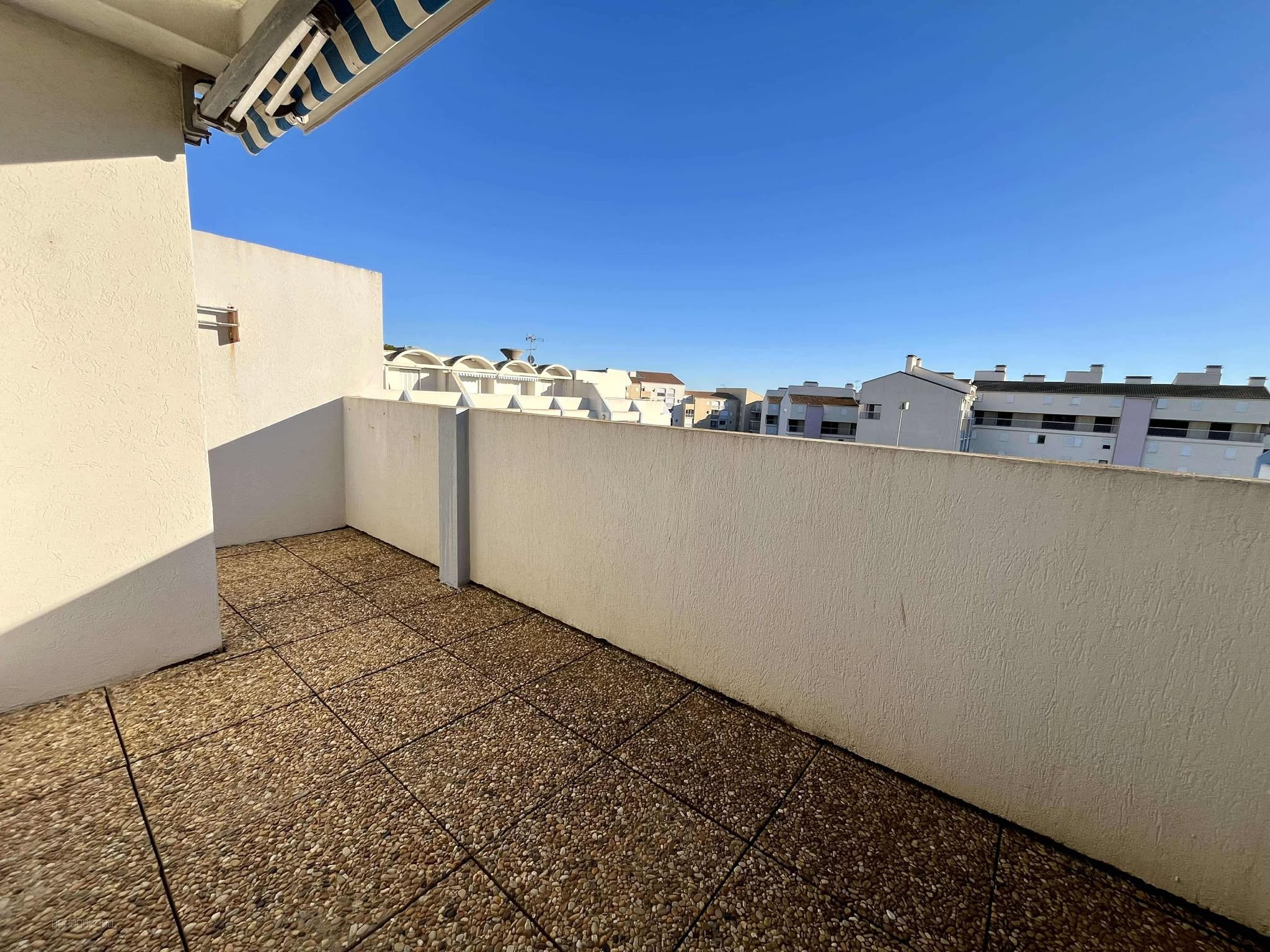 Appartement T3 de 49m2 au 3ème et dernier étage avec box fermé - GRAU DU ROI — photo 2