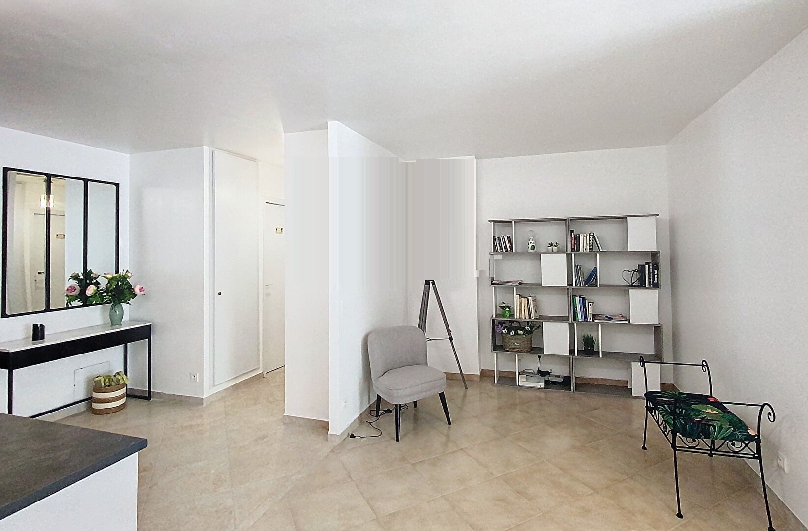 MENTON GARAVAN - GRAND 4 PIECES / 3 CHAMBRES DE 93 M2 AVEC TERRASSE , 2 CAVES, PARKING ET PISCINE — photo 3