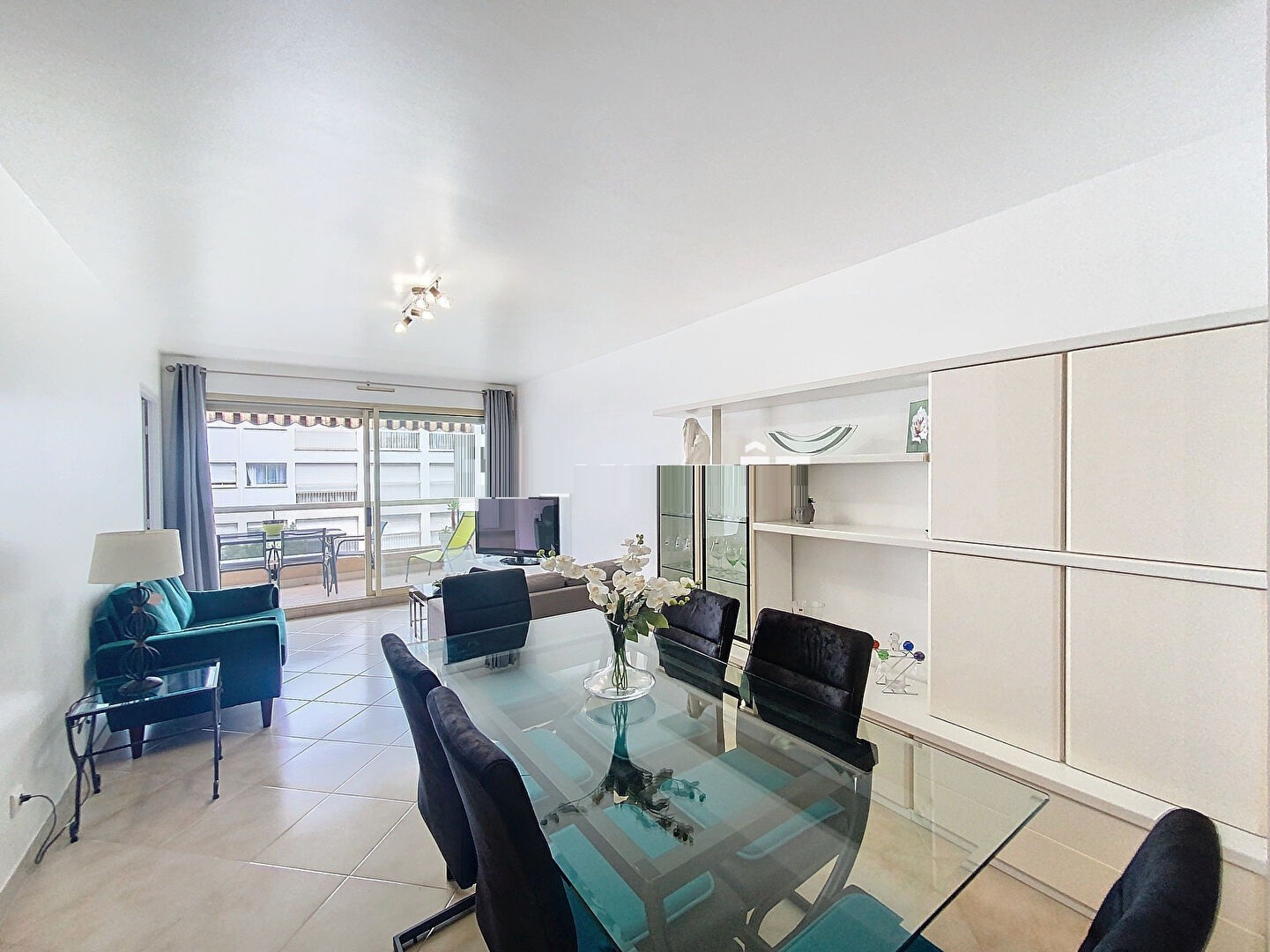 MENTON GARAVAN - GRAND 4 PIECES / 3 CHAMBRES DE 93 M2 AVEC TERRASSE , 2 CAVES, PARKING ET PISCINE — photo 6
