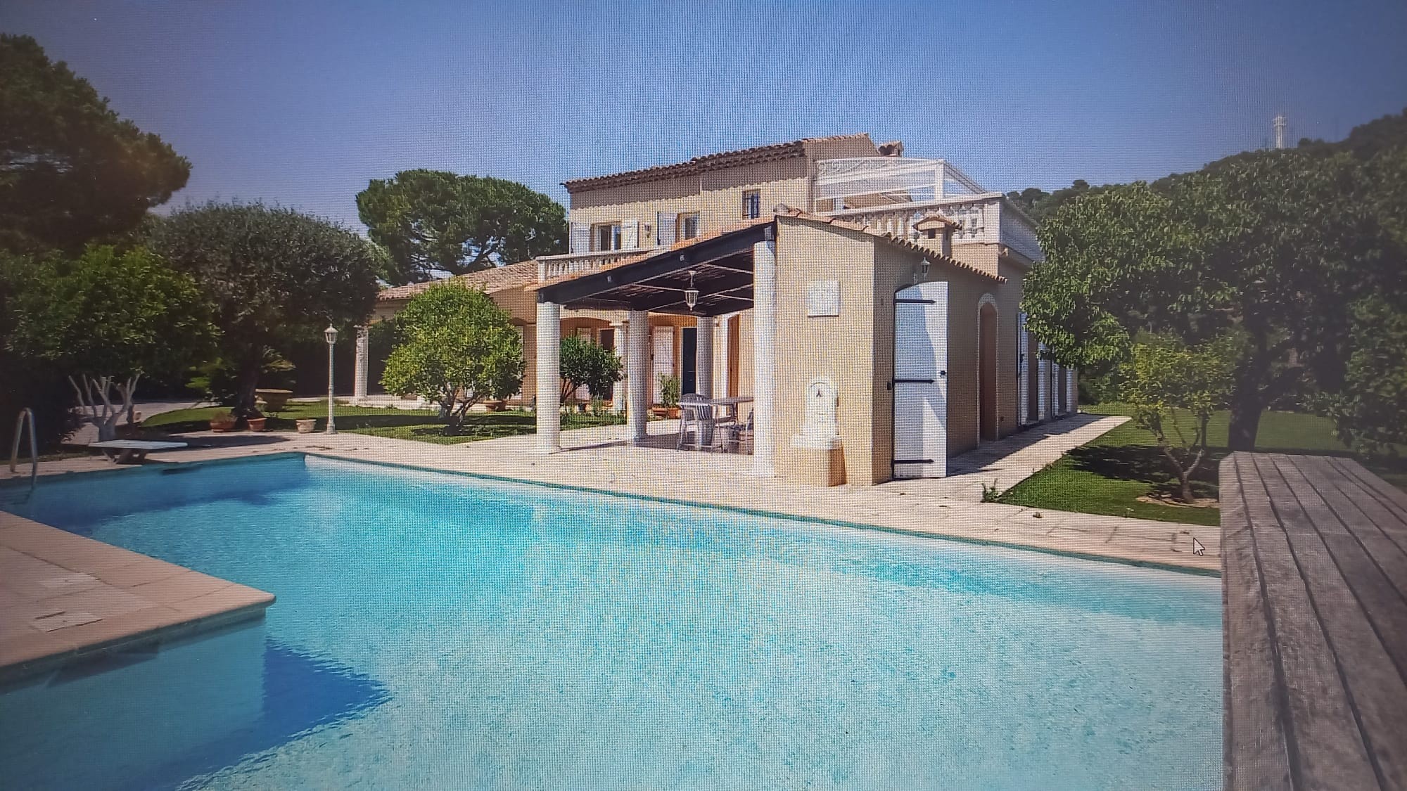 VILLEFRANCHE-SUR-MER - Dans le domaine fermé du Castellet superbe villa néo-provençale de 200 m2 avec piscine — photo 2