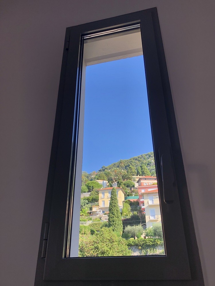MENTON / GARAVAN -DANS UNE RÉSIDENCE DE STANDING AVEC LOGGIA 8 m2, CAVE ET PARKING*. — photo 11