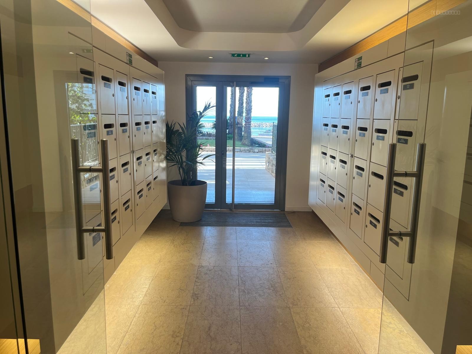 MENTON / GARAVAN -DANS UNE RÉSIDENCE DE STANDING AVEC LOGGIA 8 m2, CAVE ET PARKING*. — photo 13