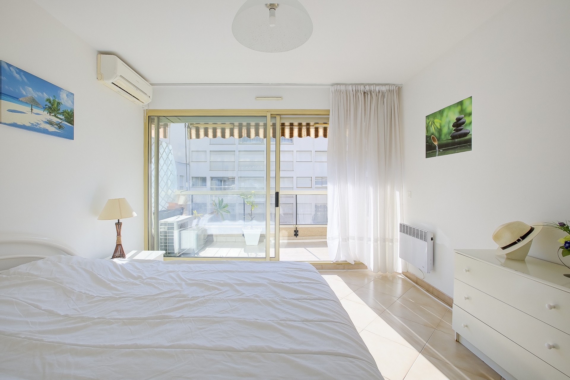MENTON GARAVAN - GRAND 4 PIECES / 3 CHAMBRES DE 93 M2 AVEC TERRASSE , 2 CAVES, PARKING ET PISCINE — photo 10
