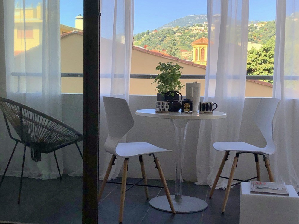MENTON / GARAVAN -DANS UNE RÉSIDENCE DE STANDING AVEC LOGGIA 8 m2, CAVE ET PARKING*. — photo 4