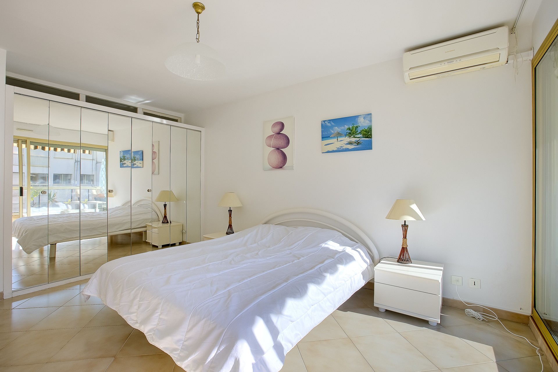 MENTON GARAVAN - GRAND 4 PIECES / 3 CHAMBRES DE 93 M2 AVEC TERRASSE , 2 CAVES, PARKING ET PISCINE — photo 7
