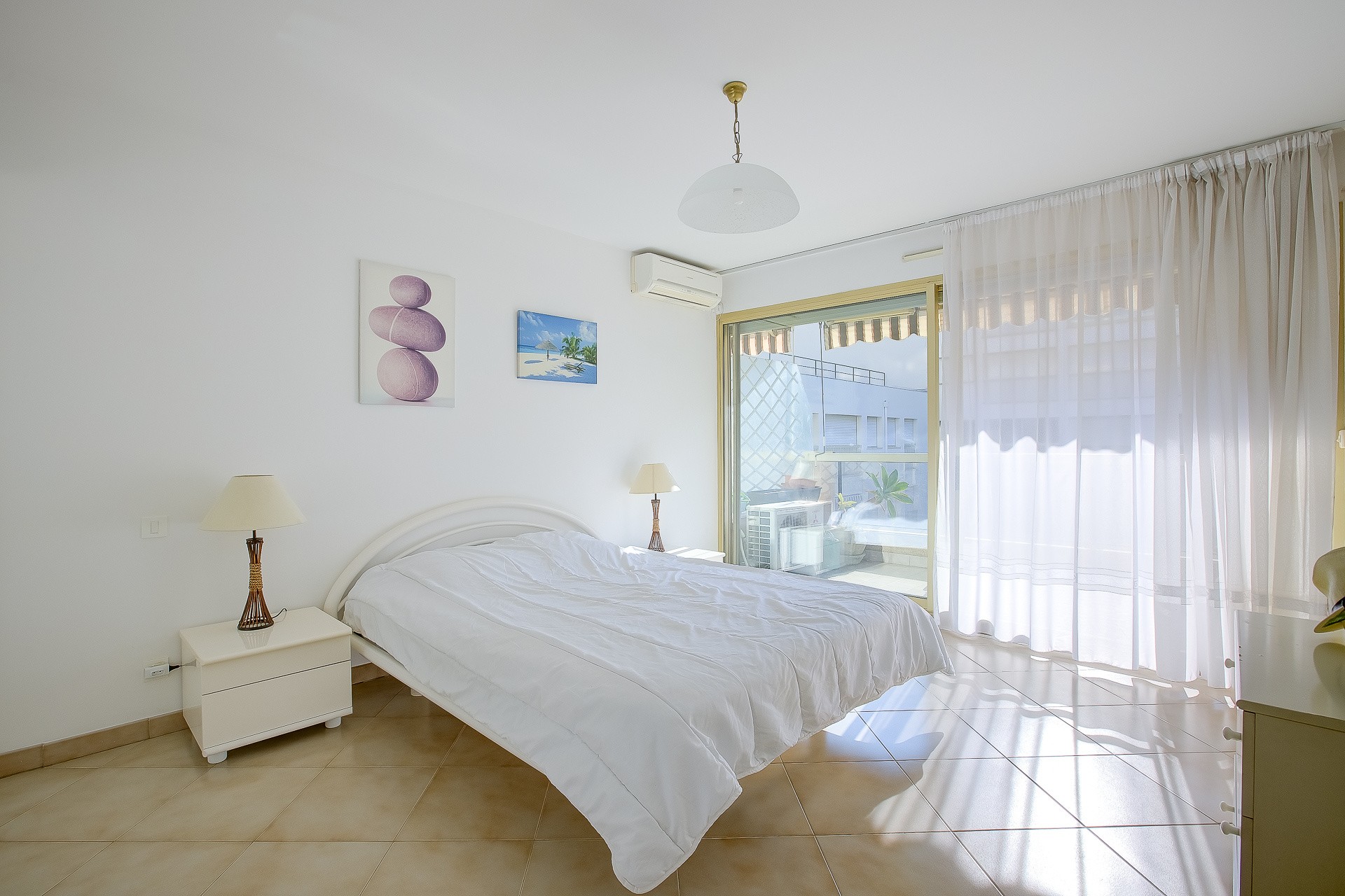 MENTON GARAVAN - GRAND 4 PIECES / 3 CHAMBRES DE 93 M2 AVEC TERRASSE , 2 CAVES, PARKING ET PISCINE — photo 4